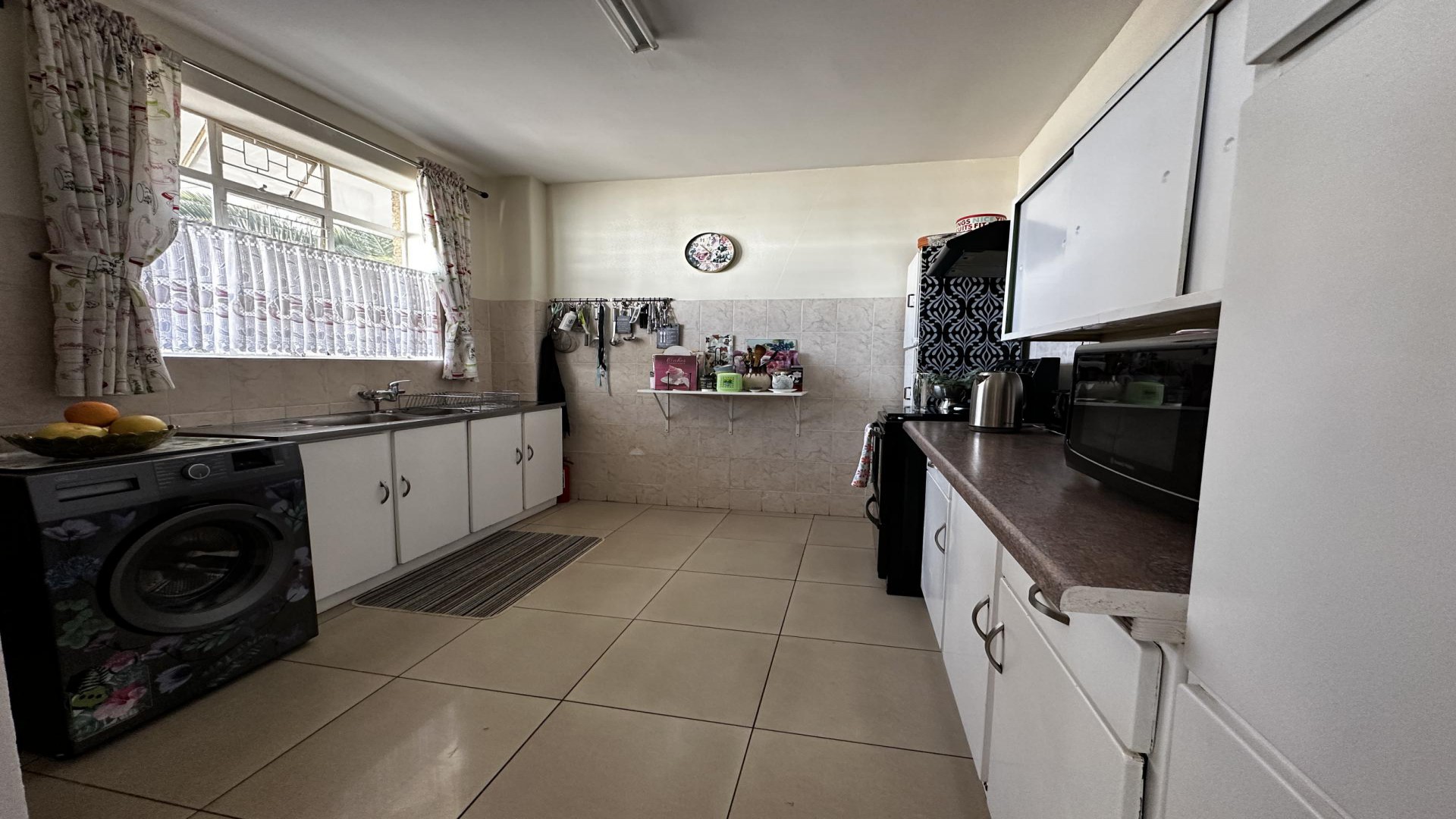 Kitchen of property in Florida Park