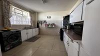 Kitchen of property in Florida Park