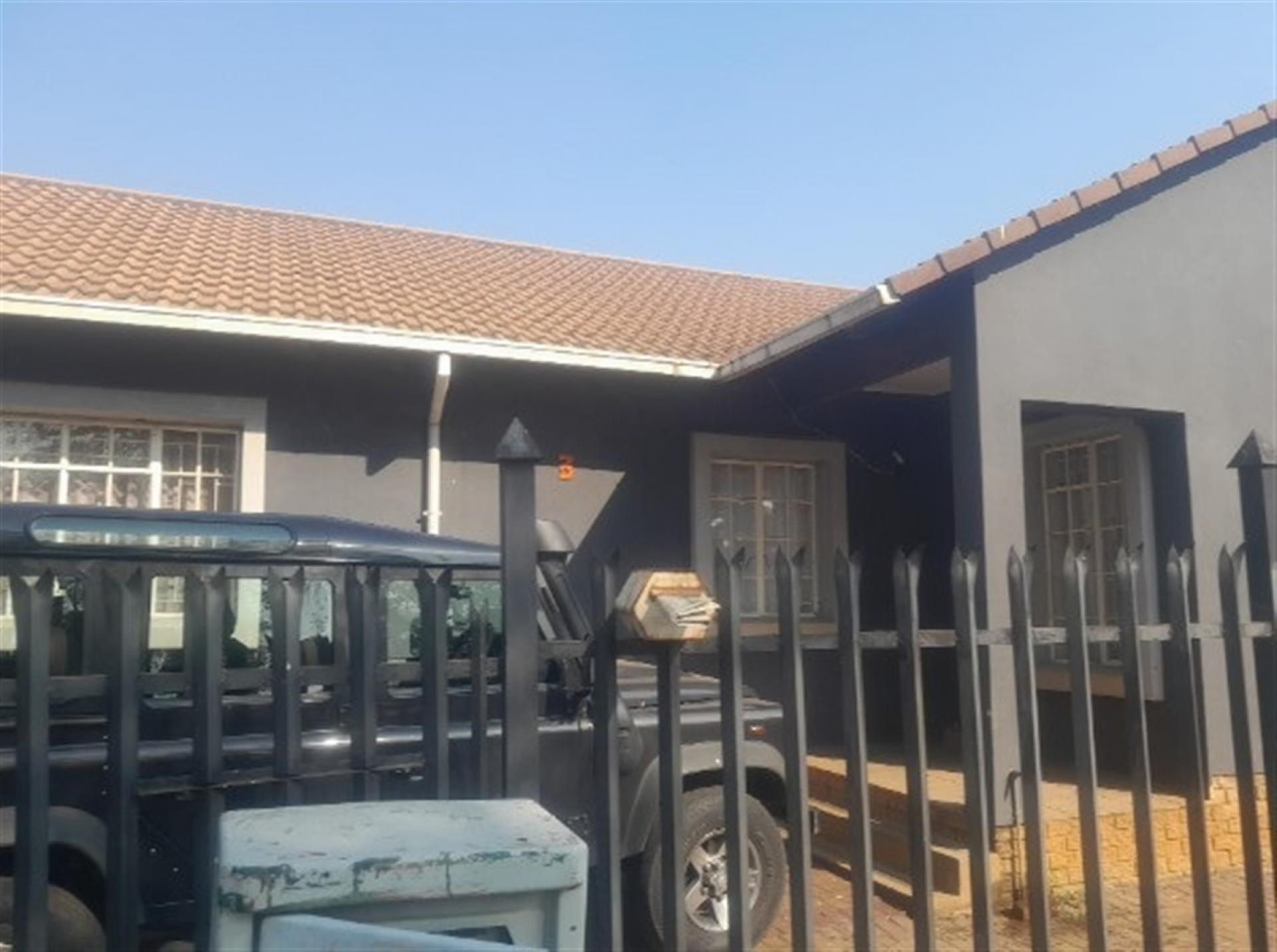 Front View of property in Elandspoort