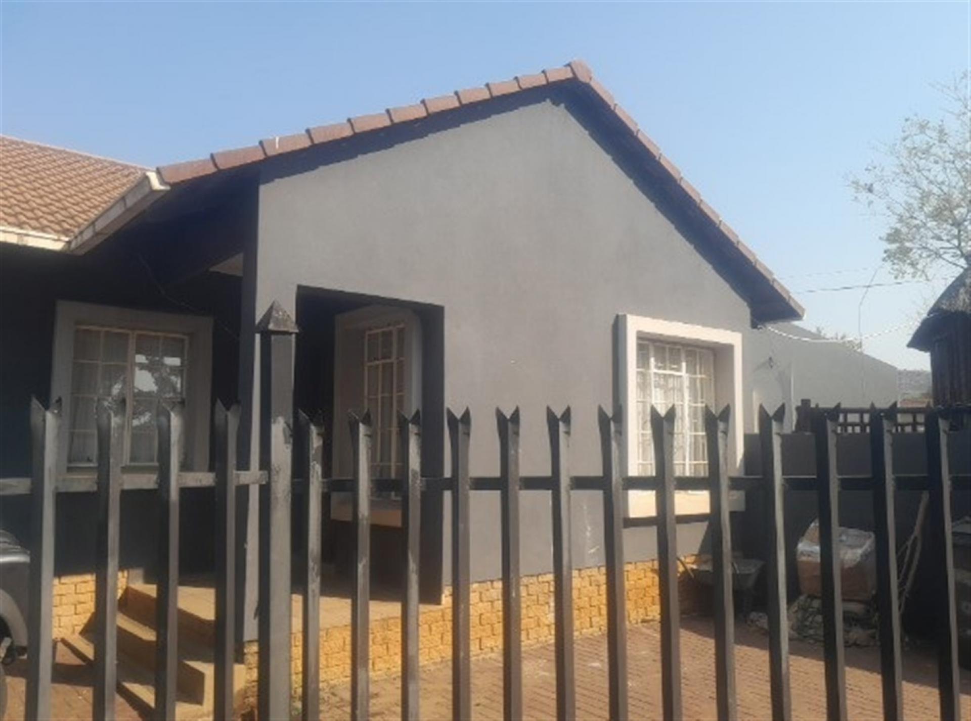 Front View of property in Elandspoort
