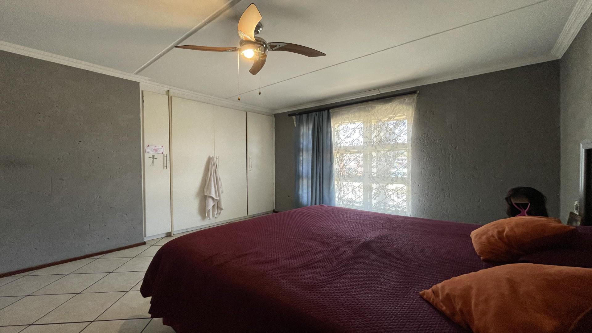 Bed Room 1 - 19 square meters of property in Mulbarton