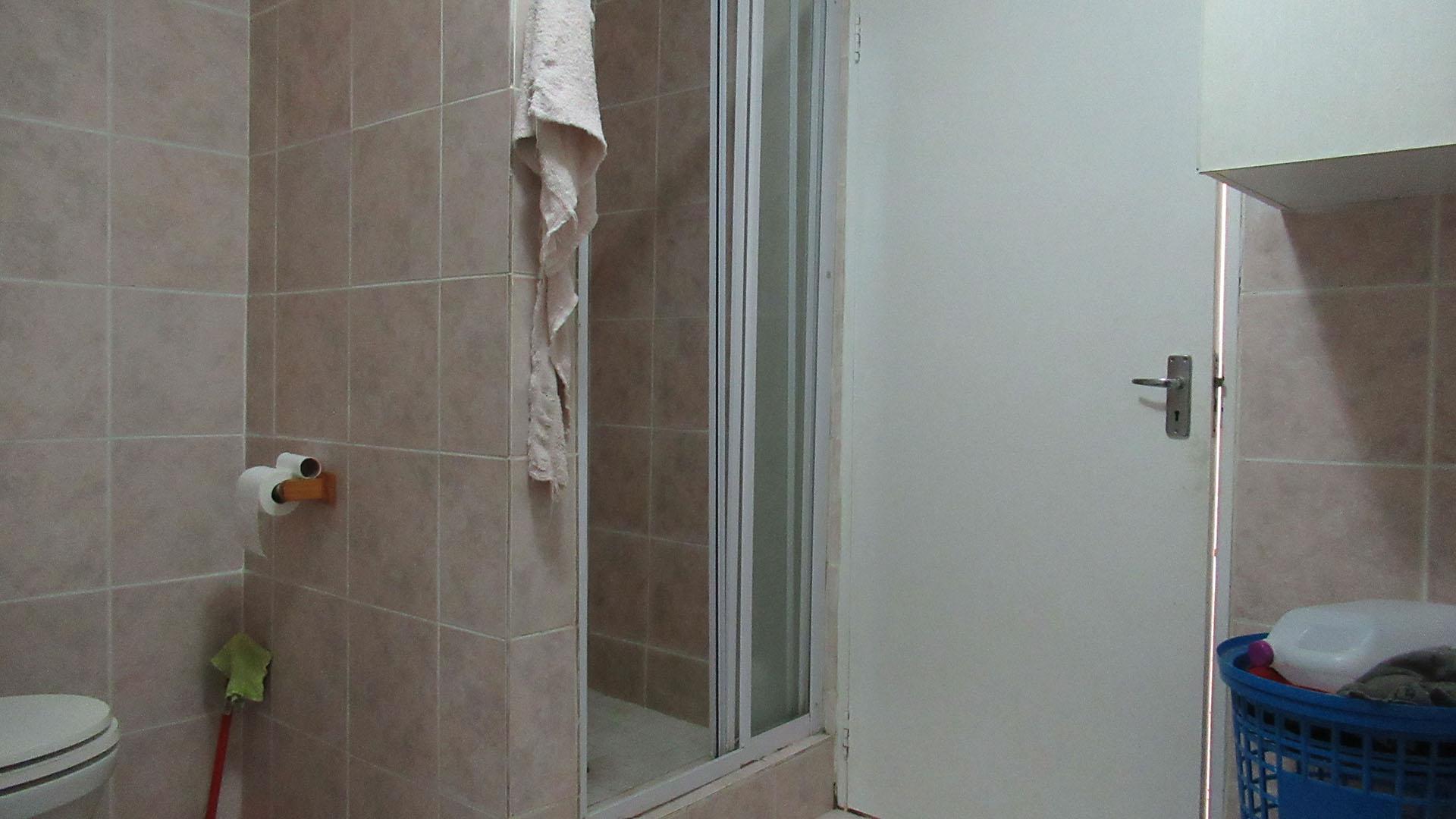 Bathroom 1 - 9 square meters of property in Mulbarton