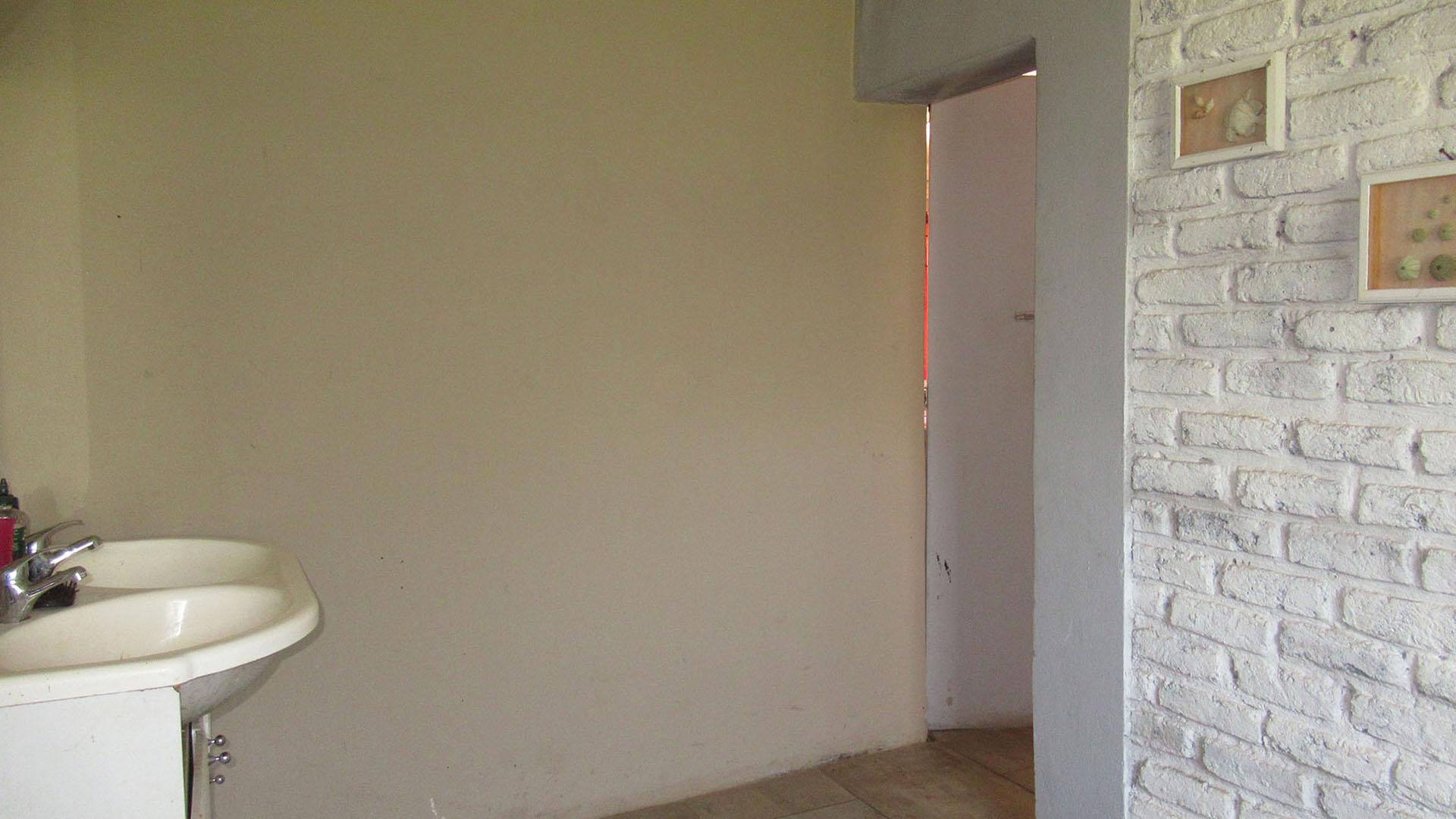 Bathroom 1 - 8 square meters of property in Marabeth AH