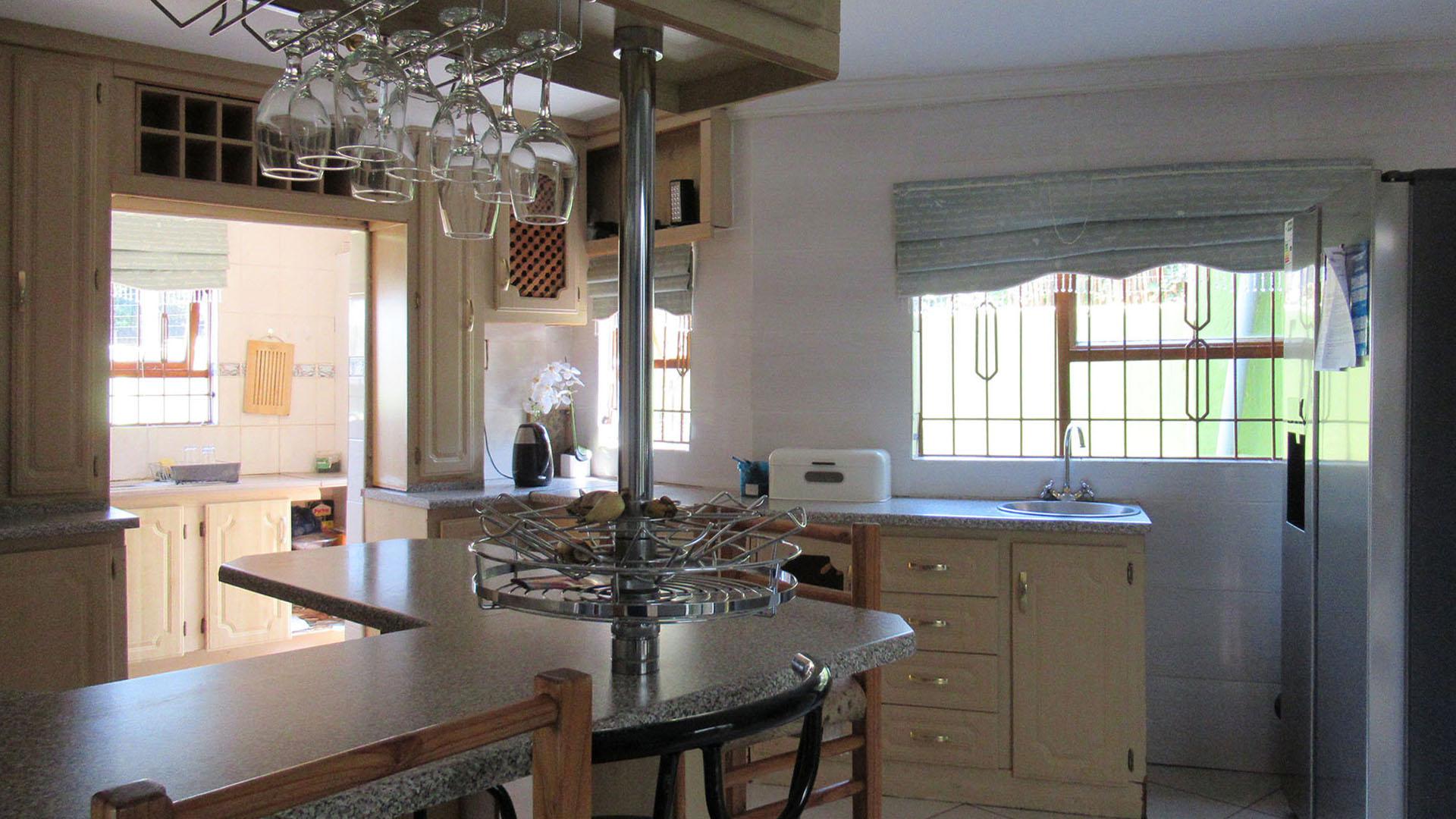 Kitchen - 9 square meters of property in Rangeview