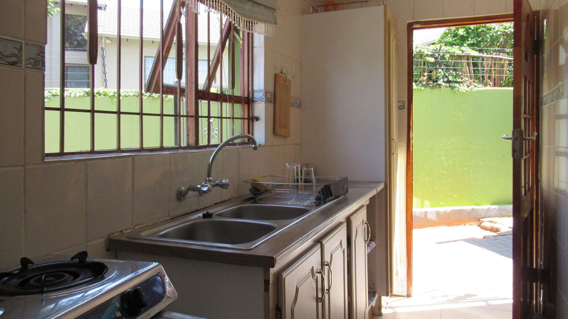 Scullery - 4 square meters of property in Rangeview