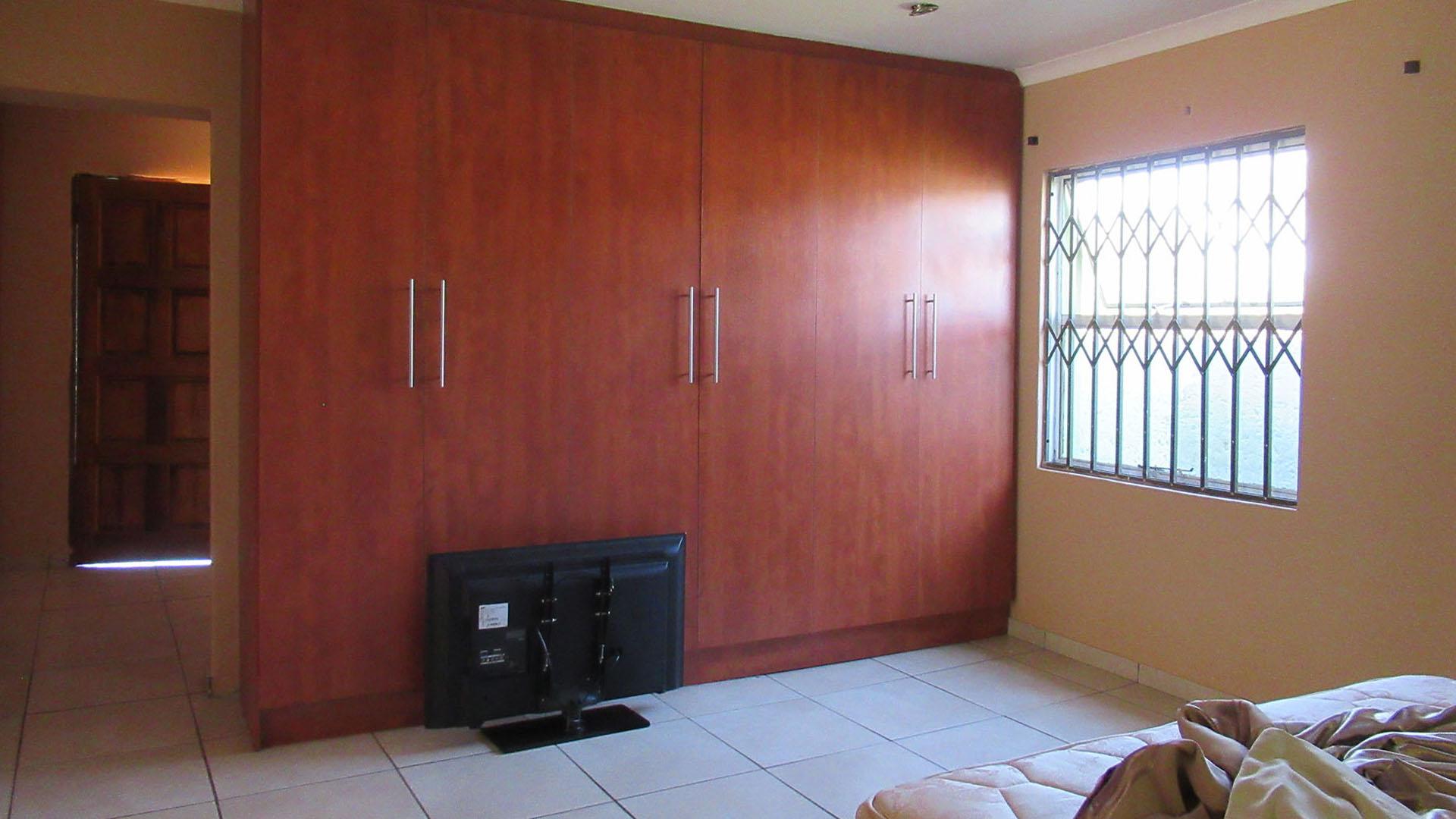 Bed Room 3 - 22 square meters of property in Rangeview
