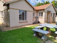 3 Bedroom 2 Bathroom Simplex for Sale for sale in Heuwelsig Estate