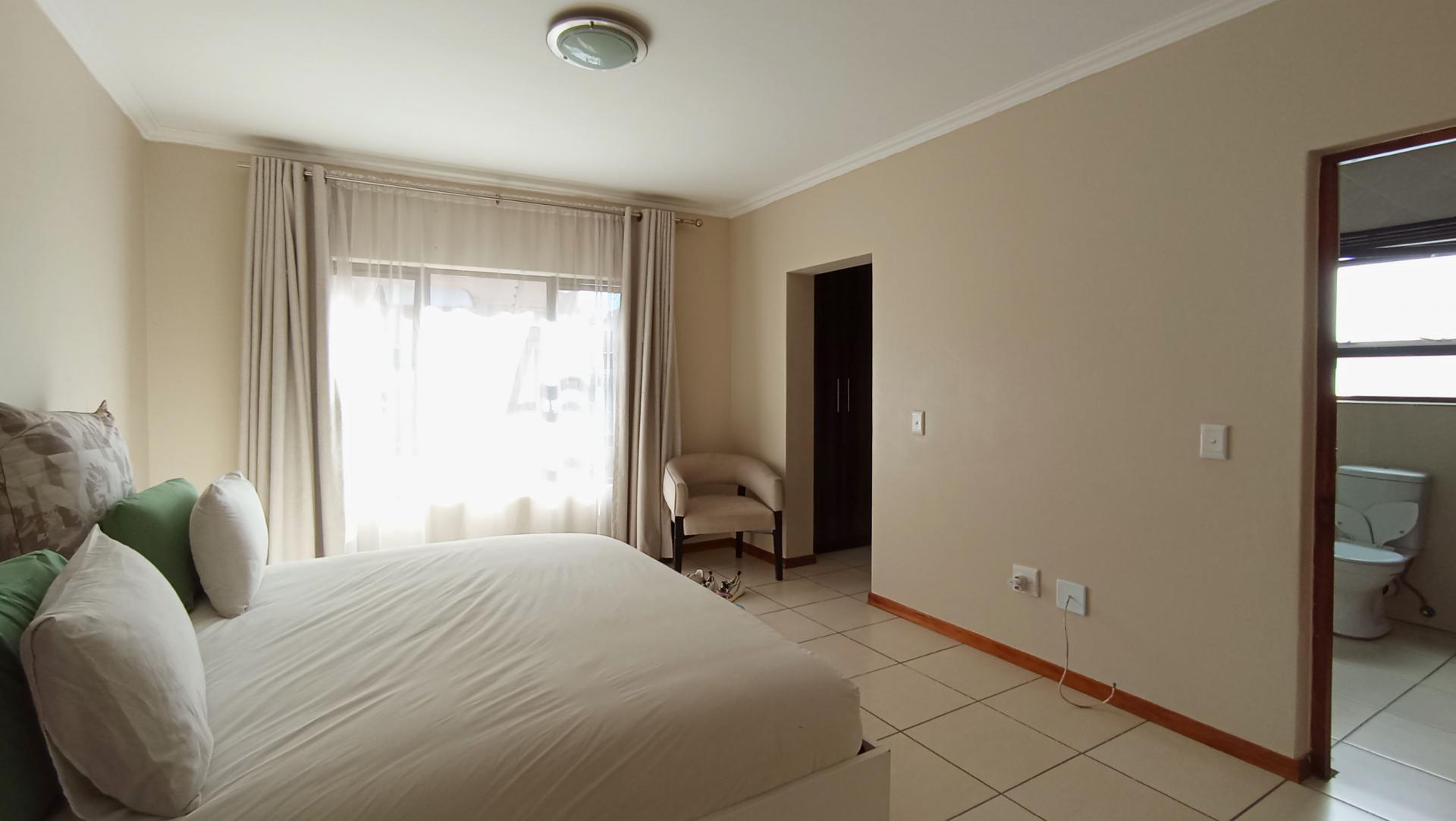 Main Bedroom - 29 square meters of property in Elandspark