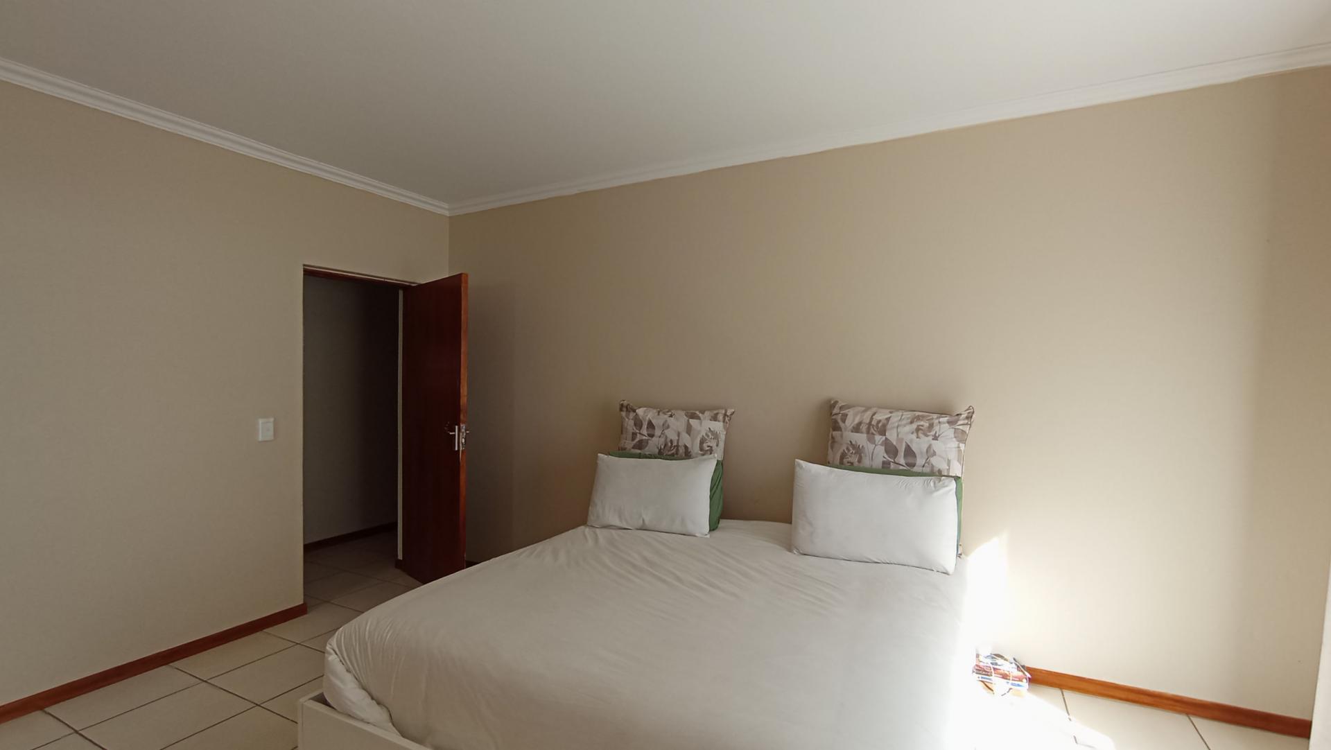 Main Bedroom - 29 square meters of property in Elandspark