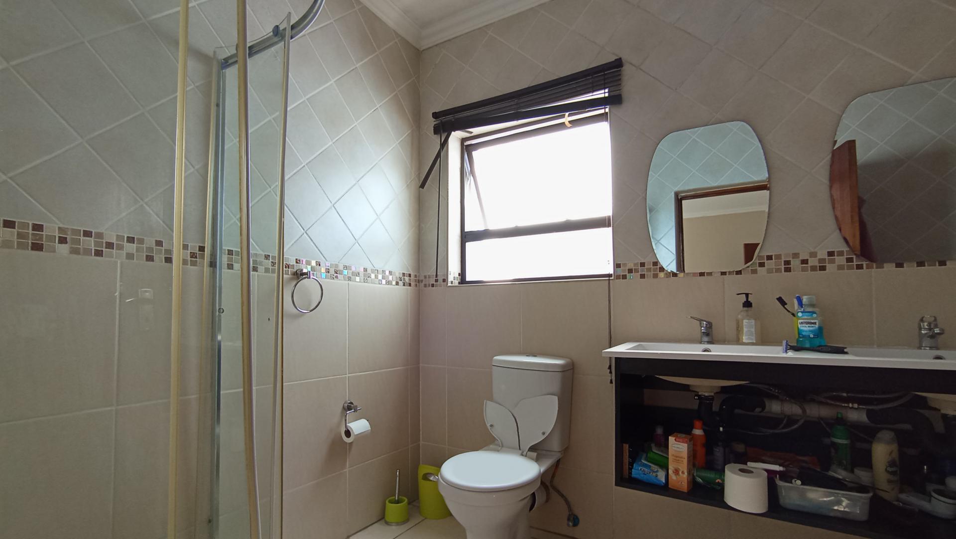 Main Bathroom - 8 square meters of property in Elandspark