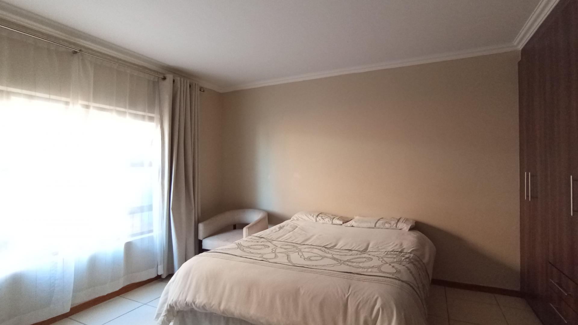 Bed Room 1 - 21 square meters of property in Elandspark