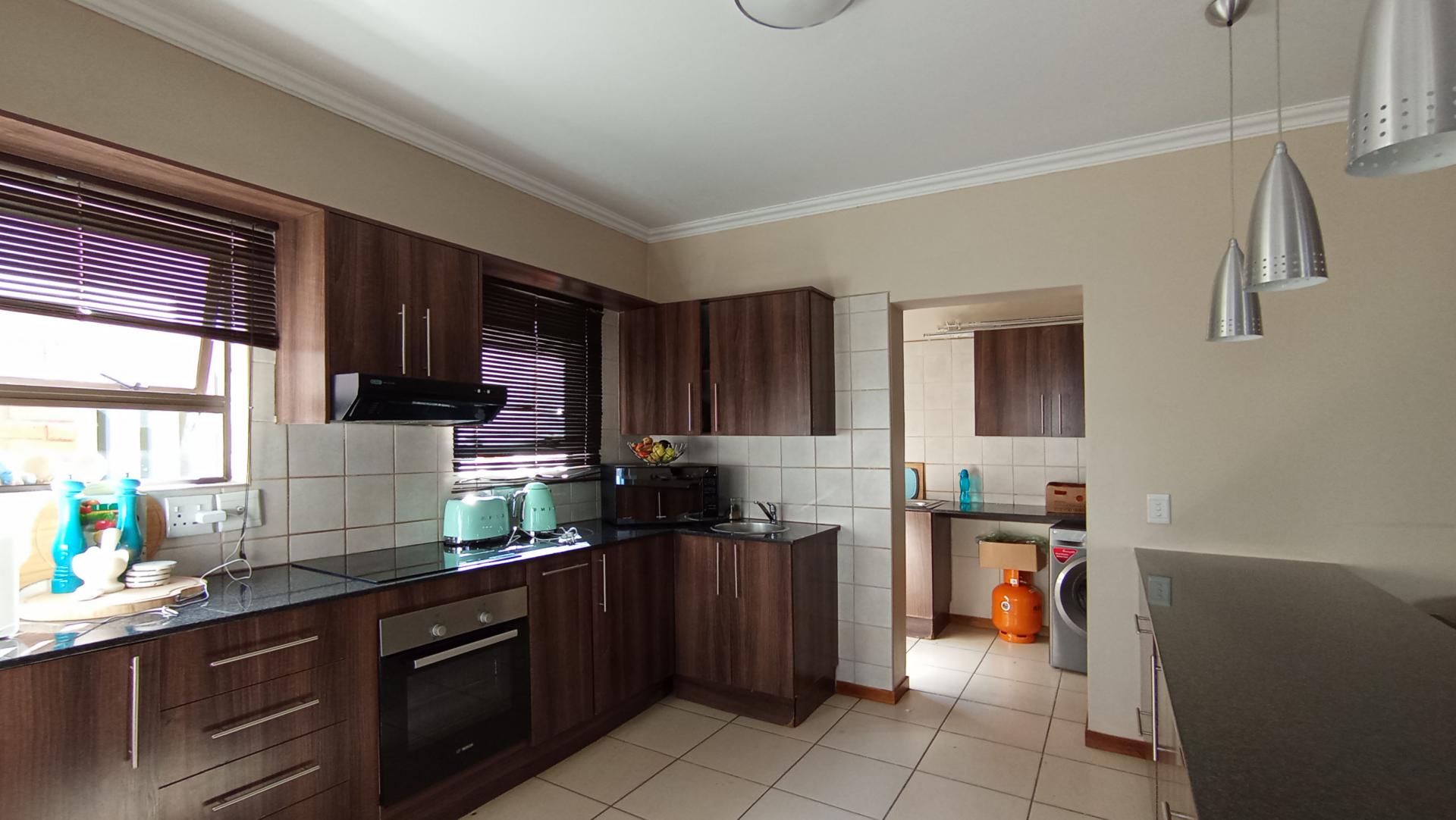 Kitchen - 14 square meters of property in Elandspark