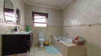 Bathroom 1 - 12 square meters of property in Elandsfontein