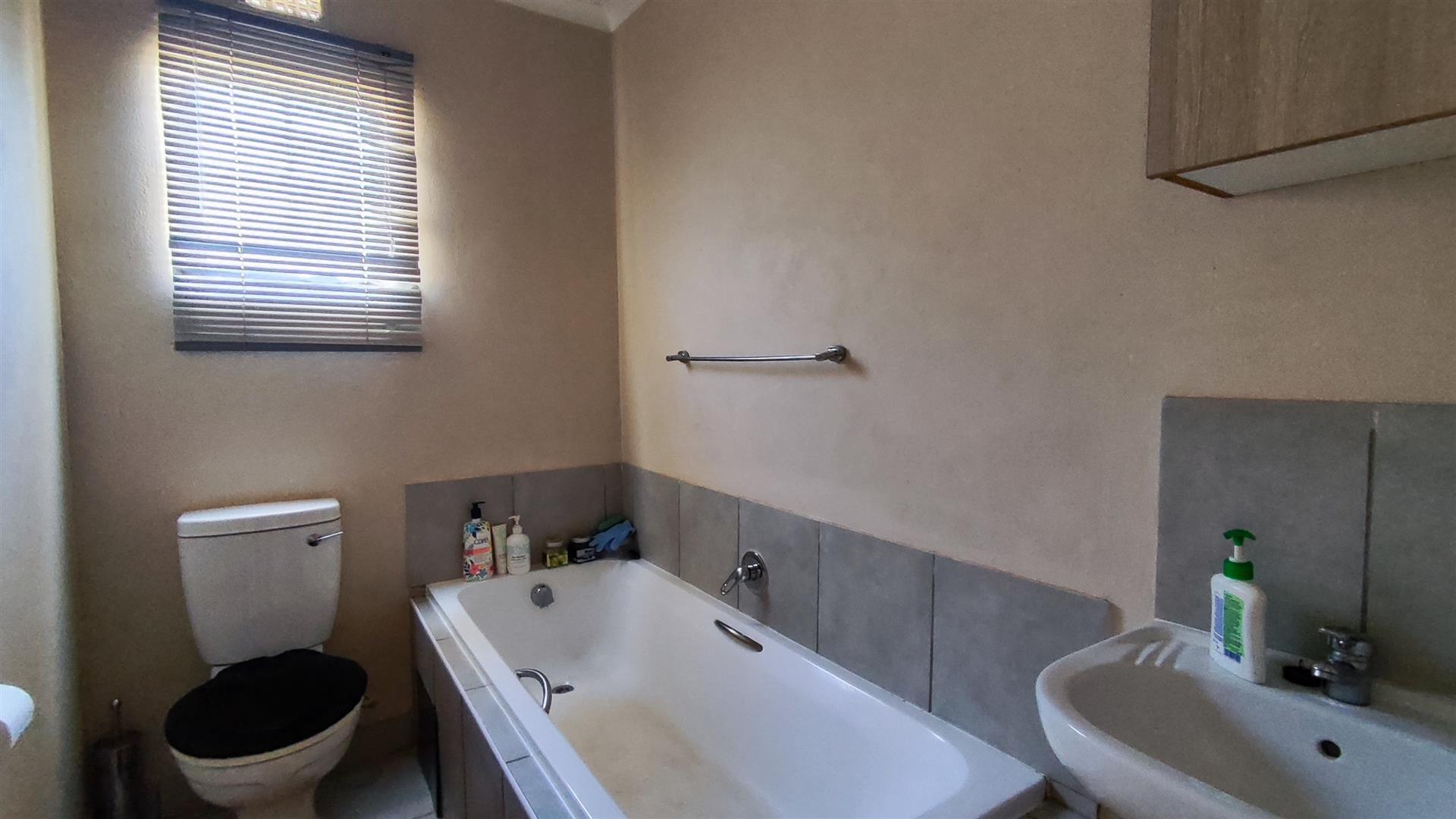 Bathroom 1 - 5 square meters of property in Sky City