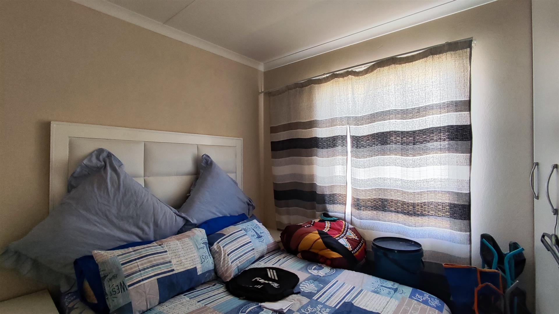 Bed Room 1 - 8 square meters of property in Sky City