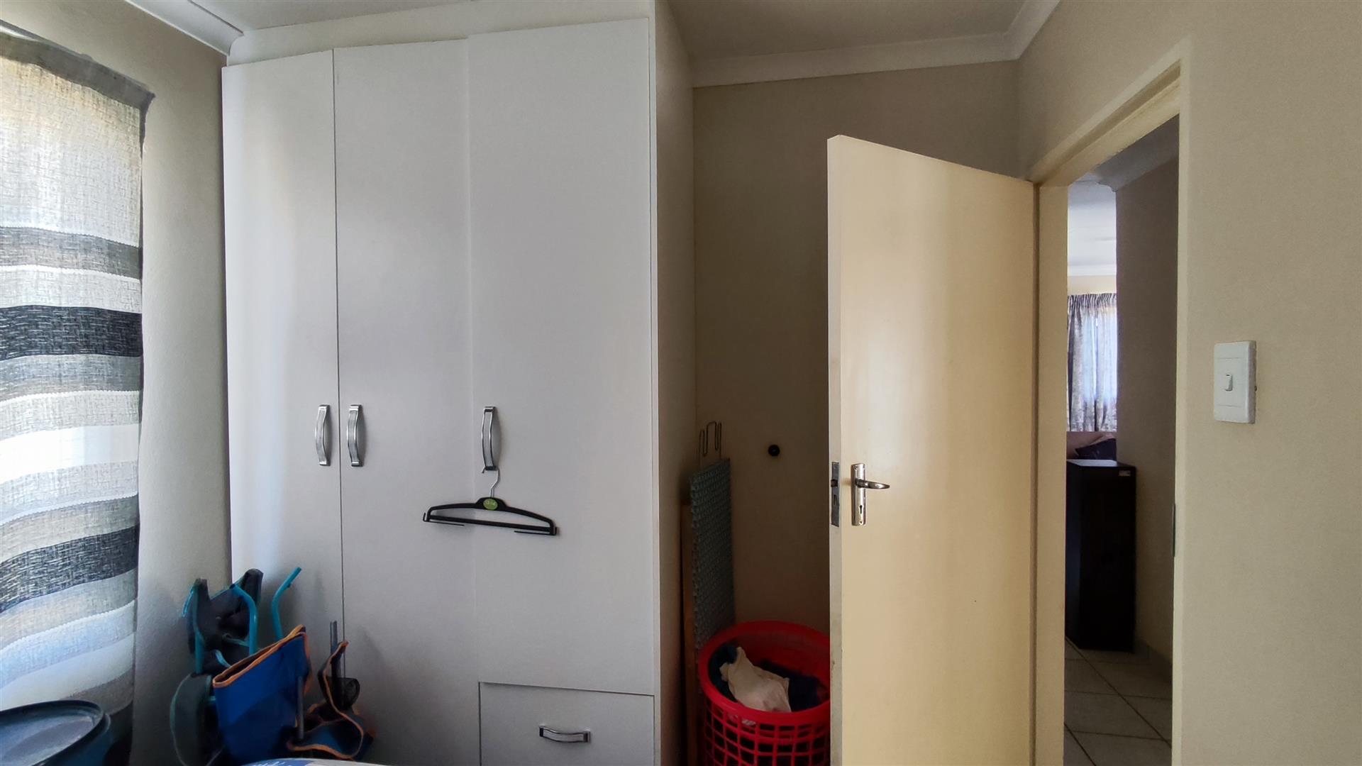 Bed Room 1 - 8 square meters of property in Sky City