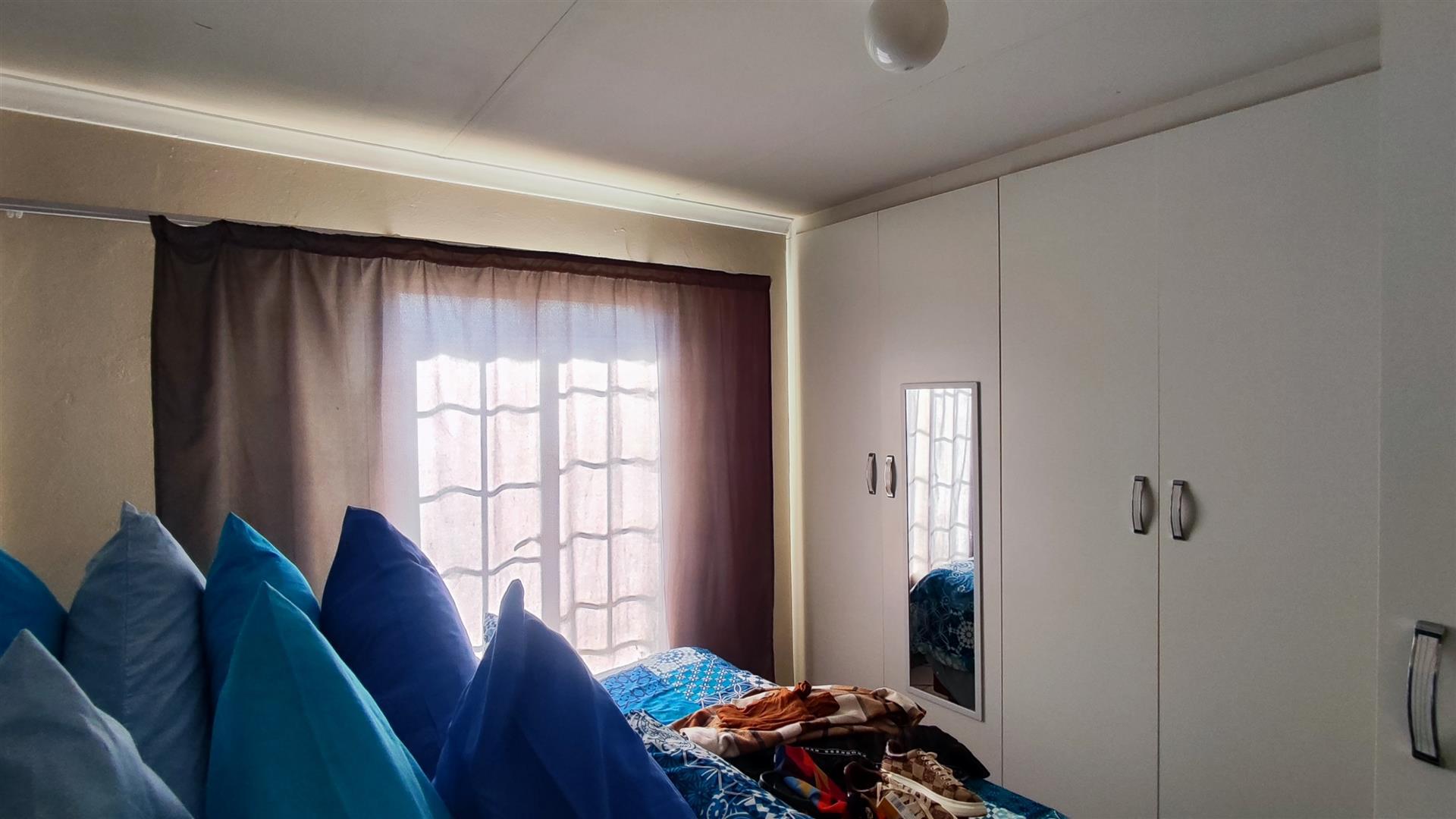 Main Bedroom - 12 square meters of property in Sky City