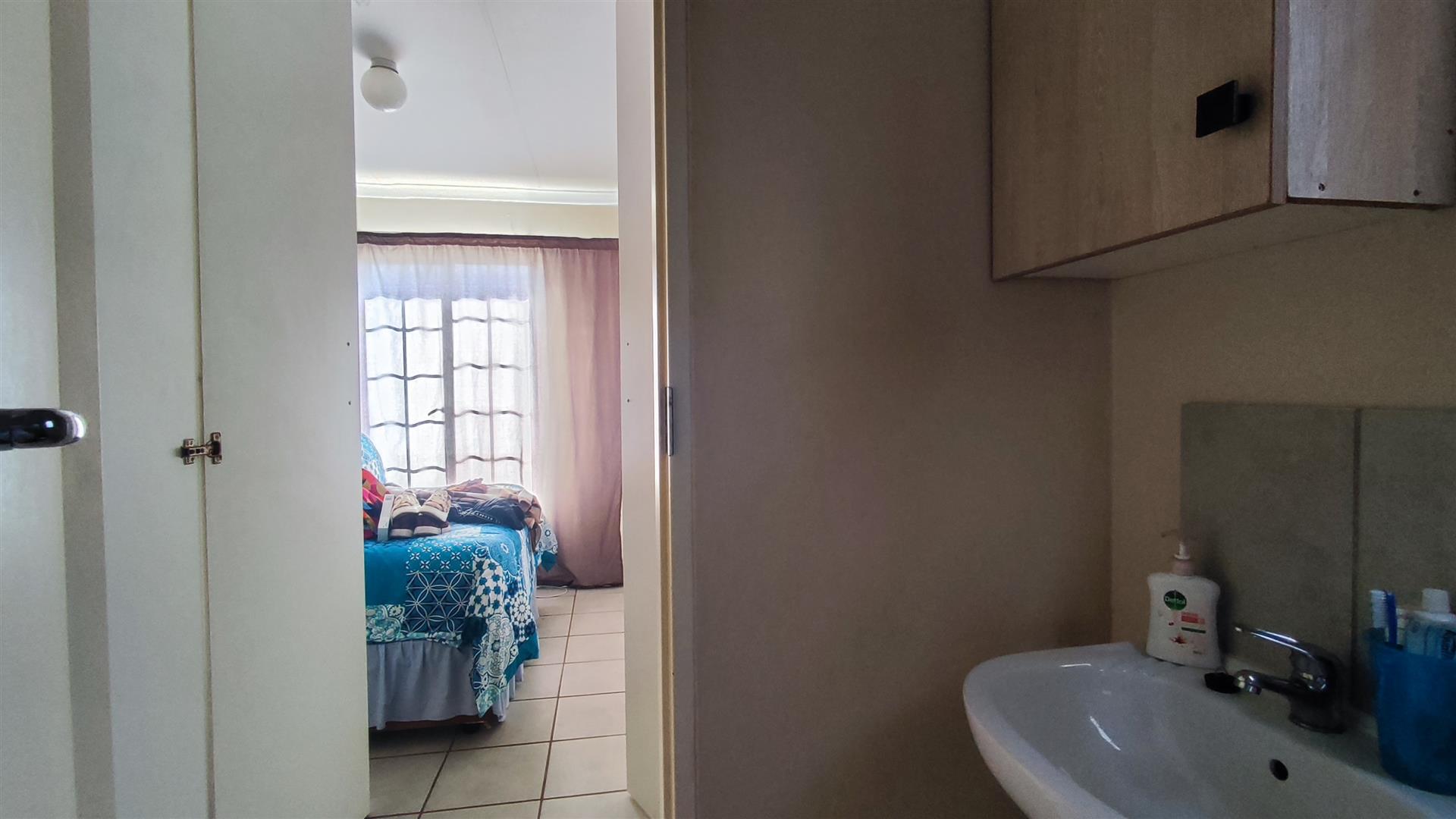 Main Bathroom - 19 square meters of property in Sky City