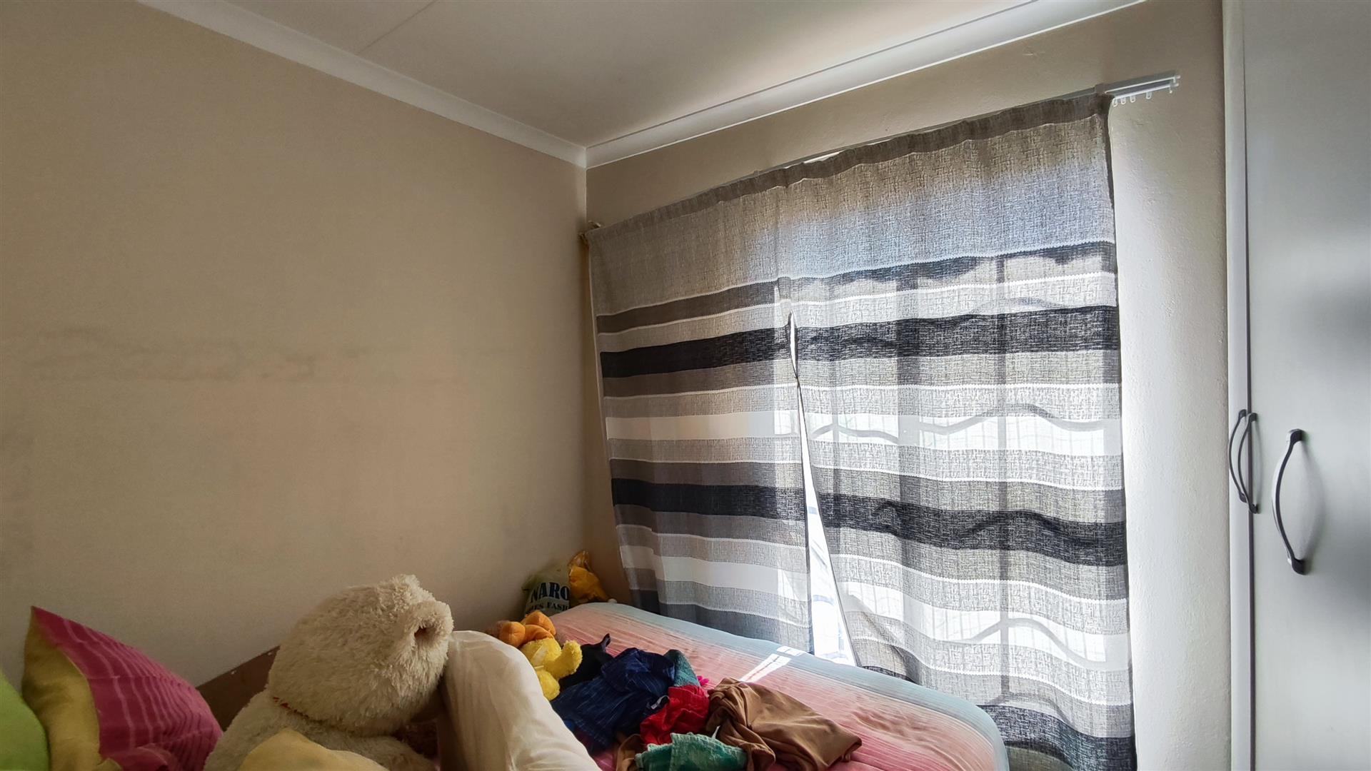 Bed Room 2 - 8 square meters of property in Sky City