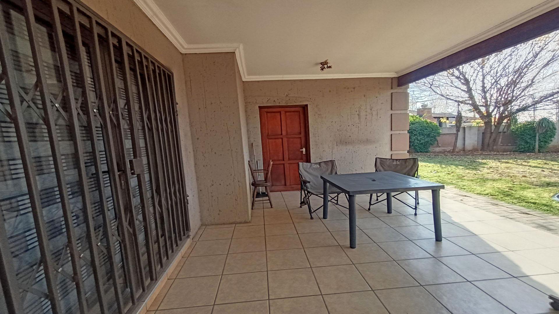 Patio - 18 square meters of property in Vanderbijlpark