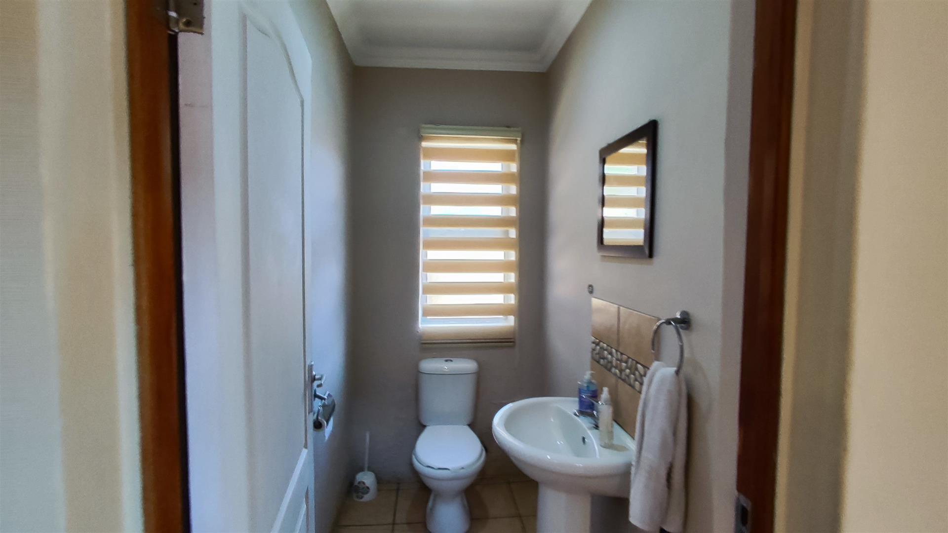 Guest Toilet - 3 square meters of property in Vanderbijlpark
