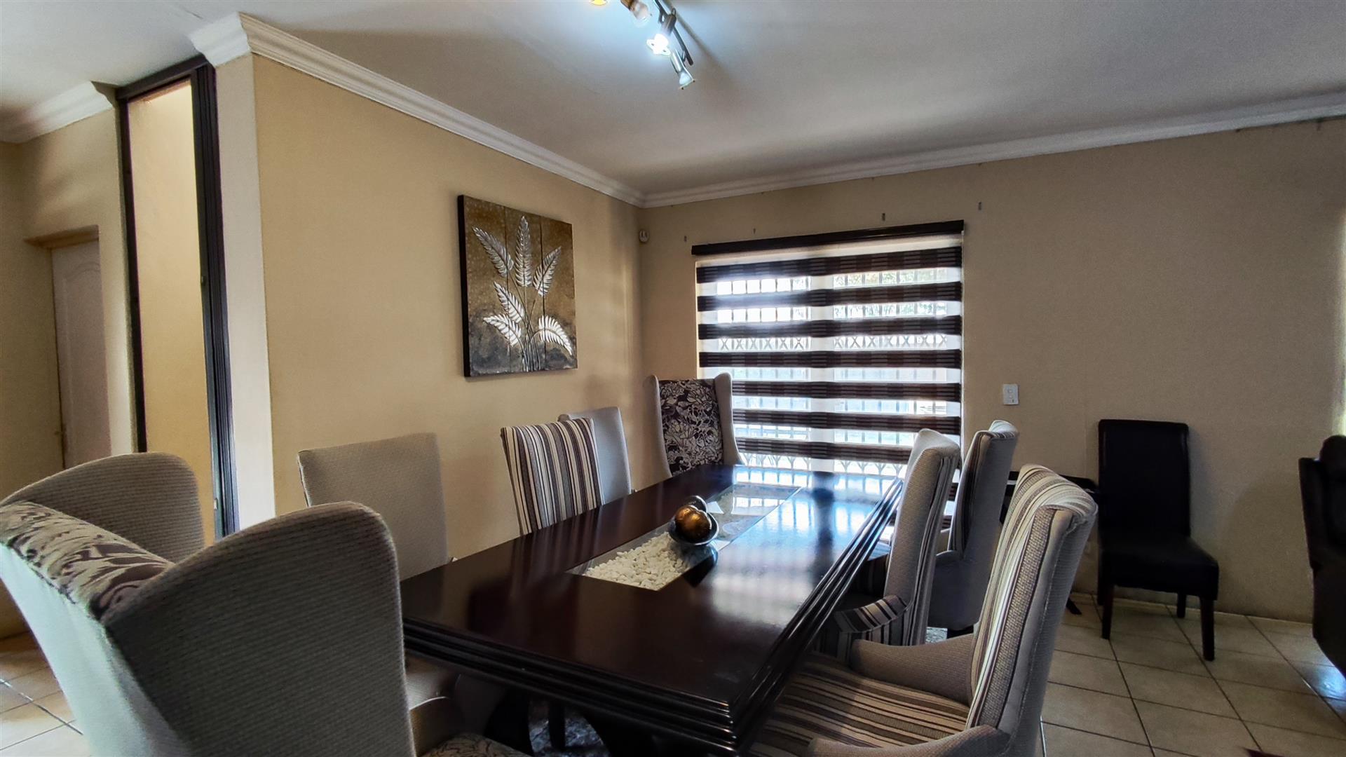 Dining Room - 22 square meters of property in Vanderbijlpark