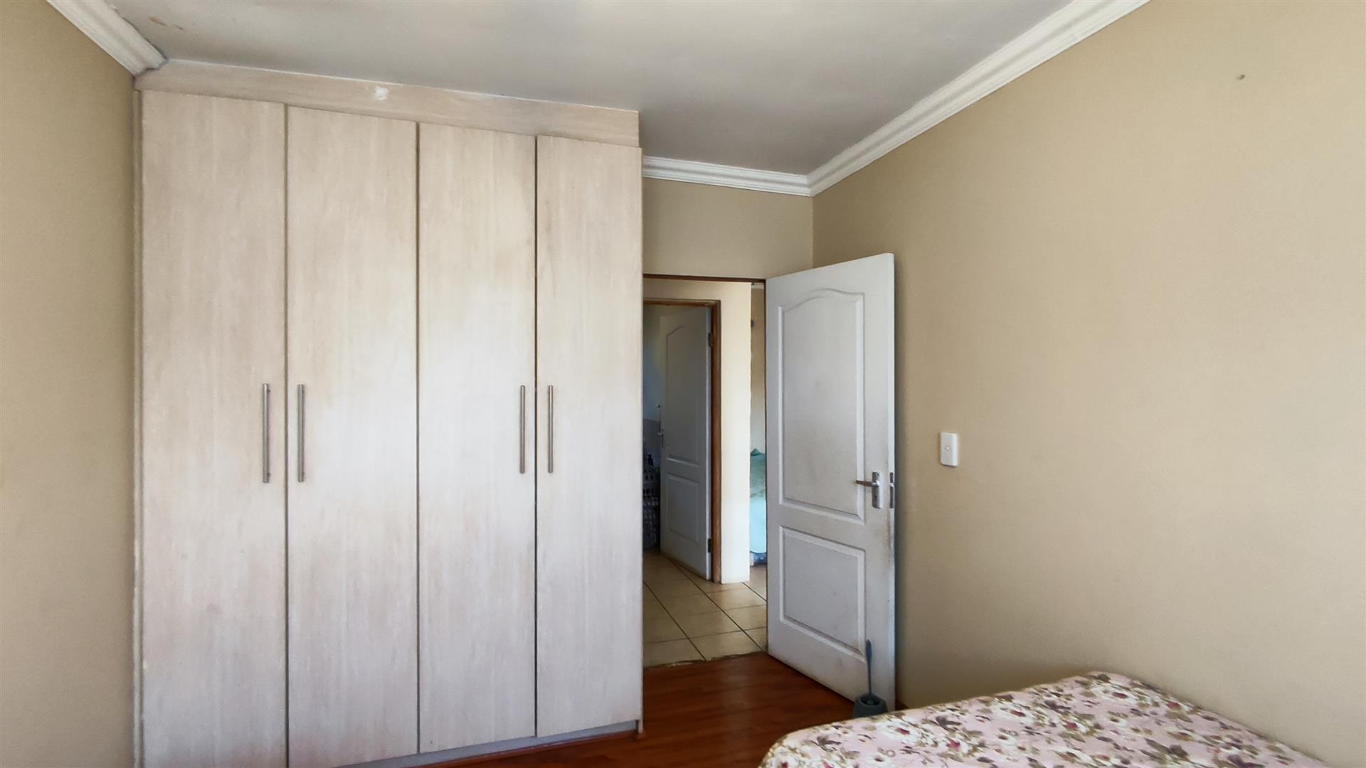 Bed Room 2 - 18 square meters of property in Vanderbijlpark