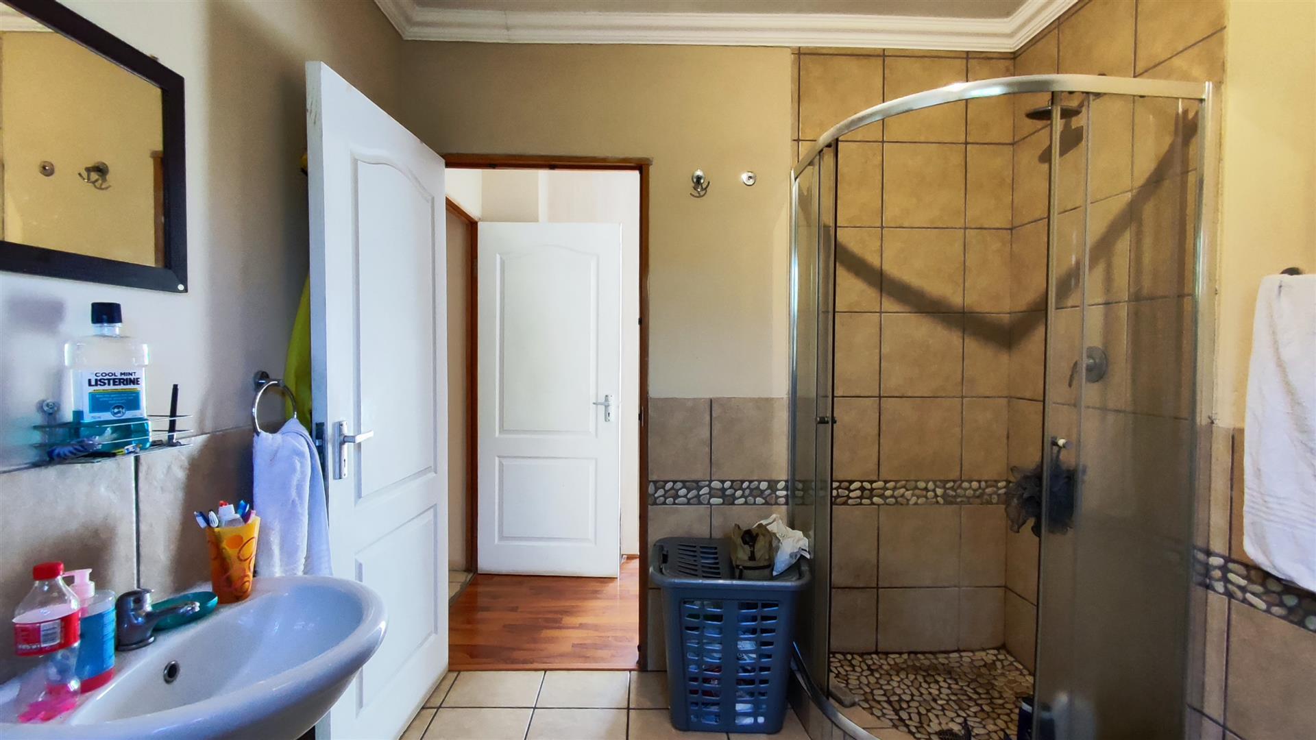 Main Bathroom - 8 square meters of property in Vanderbijlpark