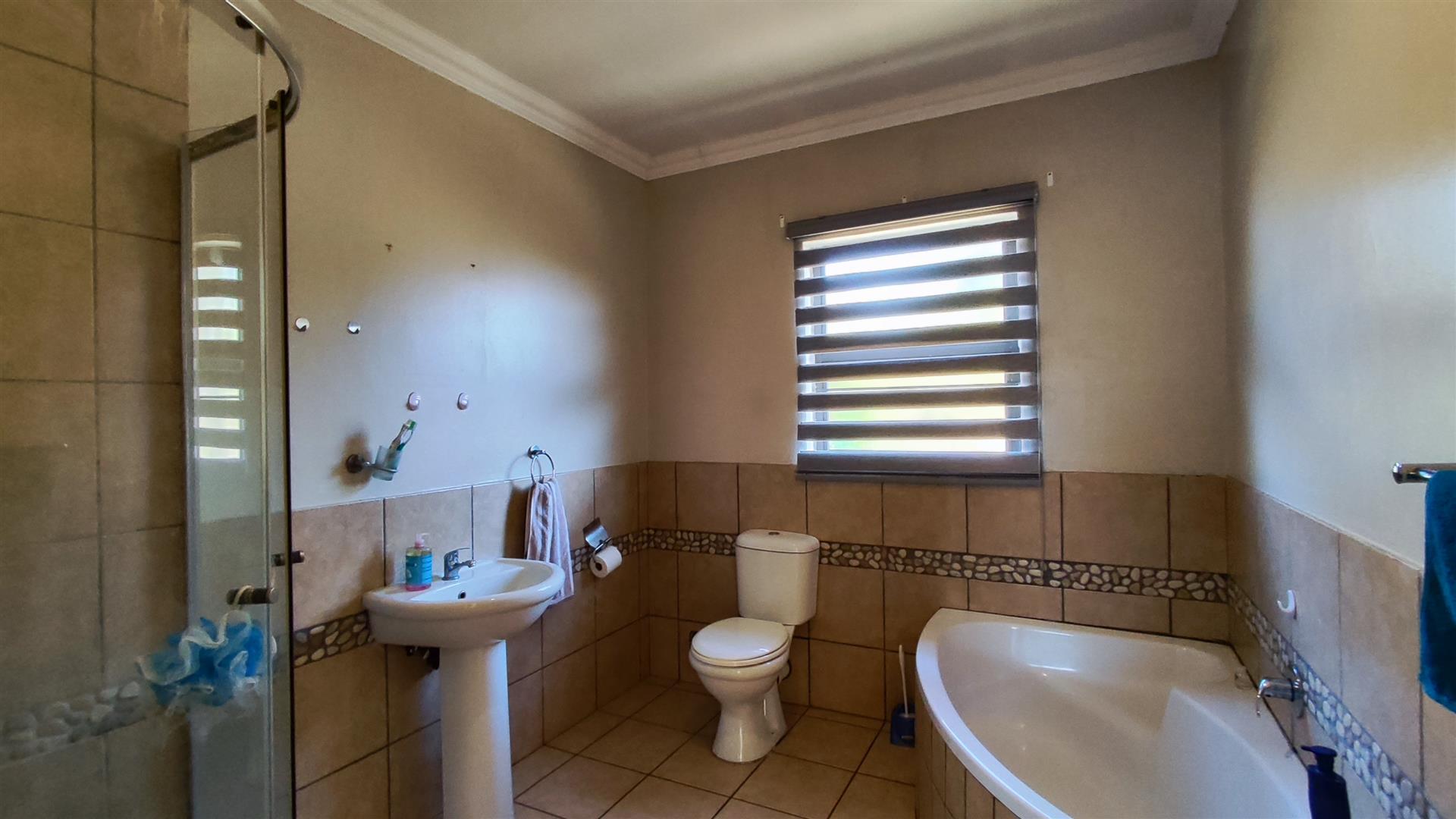 Bathroom 1 - 8 square meters of property in Vanderbijlpark