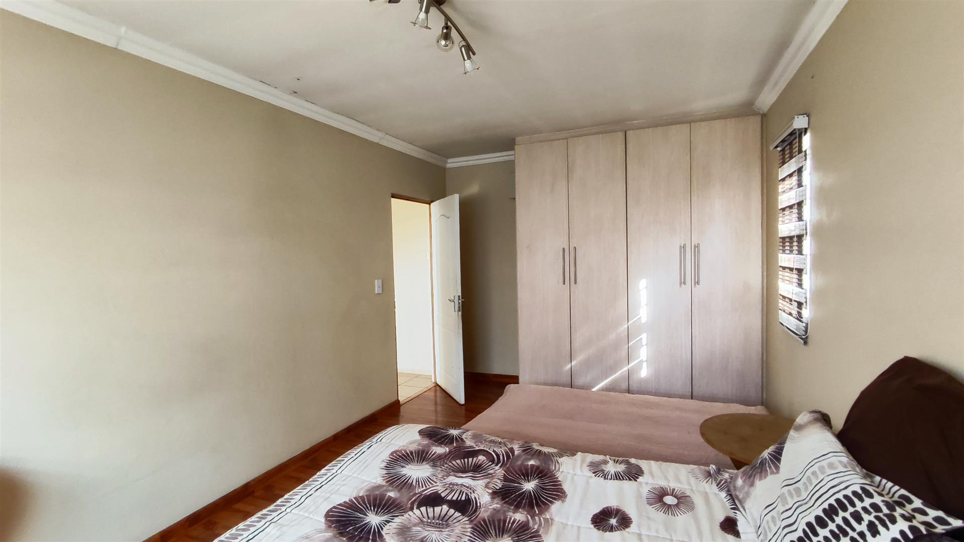 Bed Room 2 - 18 square meters of property in Vanderbijlpark