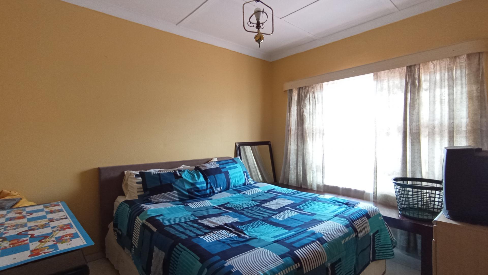 Bed Room 1 - 10 square meters of property in Lindhaven