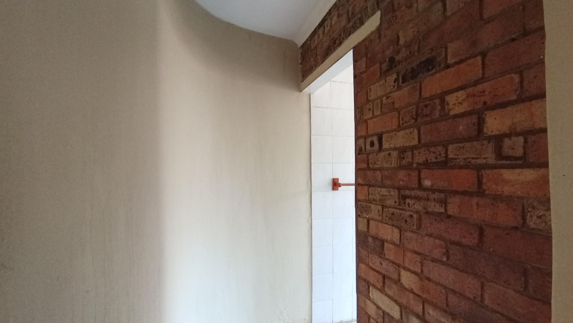 Bathroom 2 - 7 square meters of property in Lindhaven