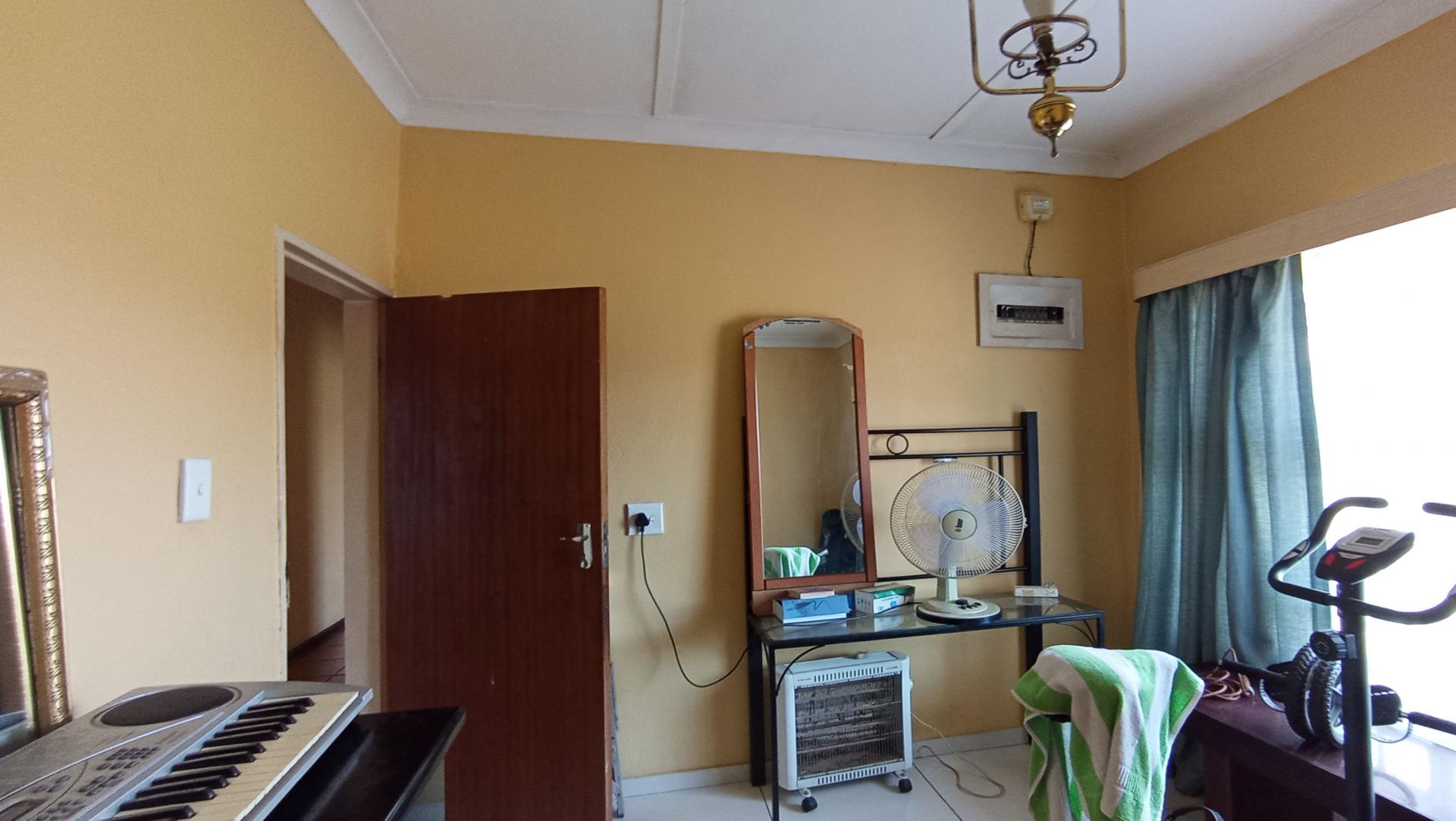 Dining Room - 10 square meters of property in Lindhaven