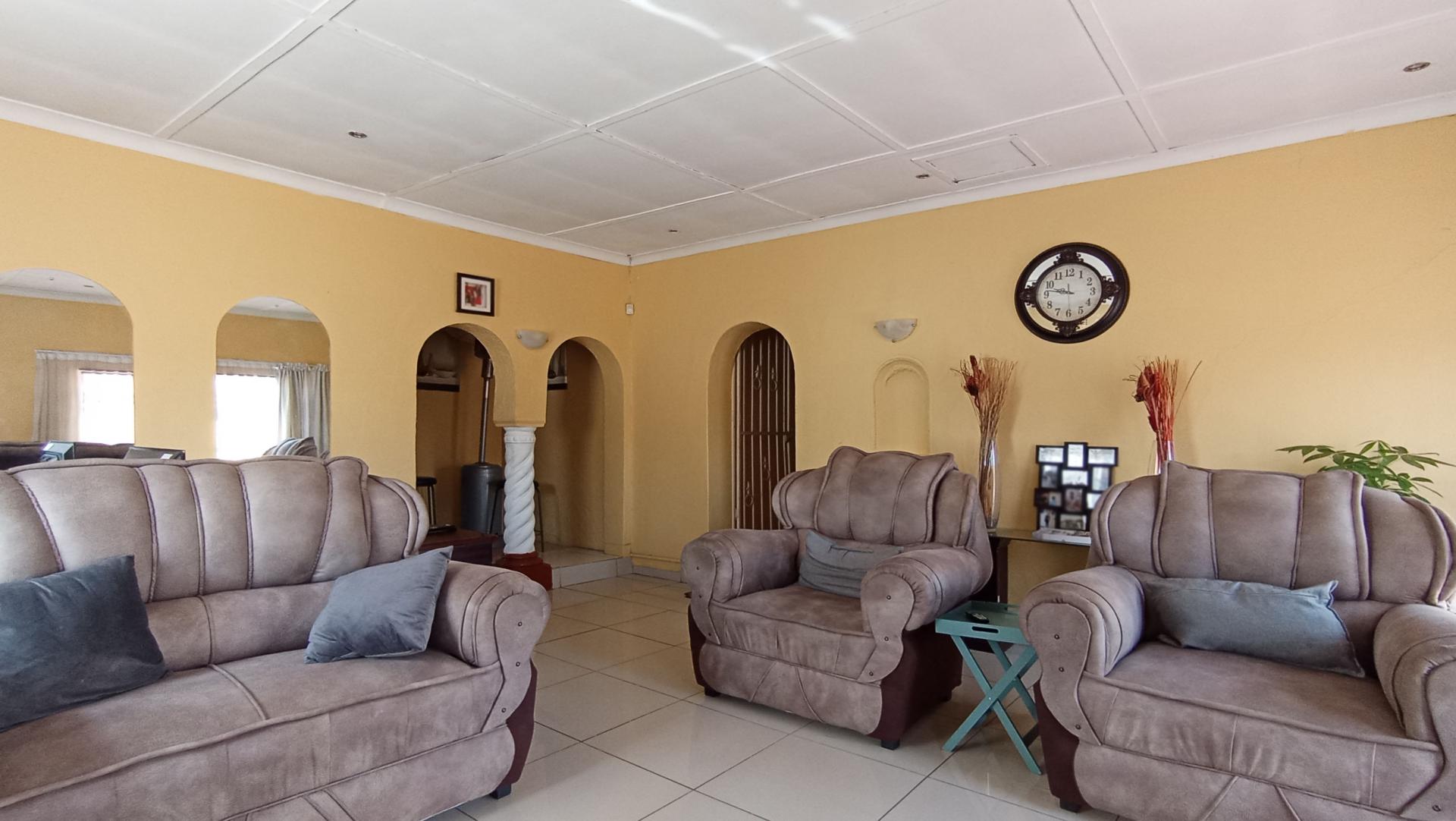 Lounges - 54 square meters of property in Lindhaven