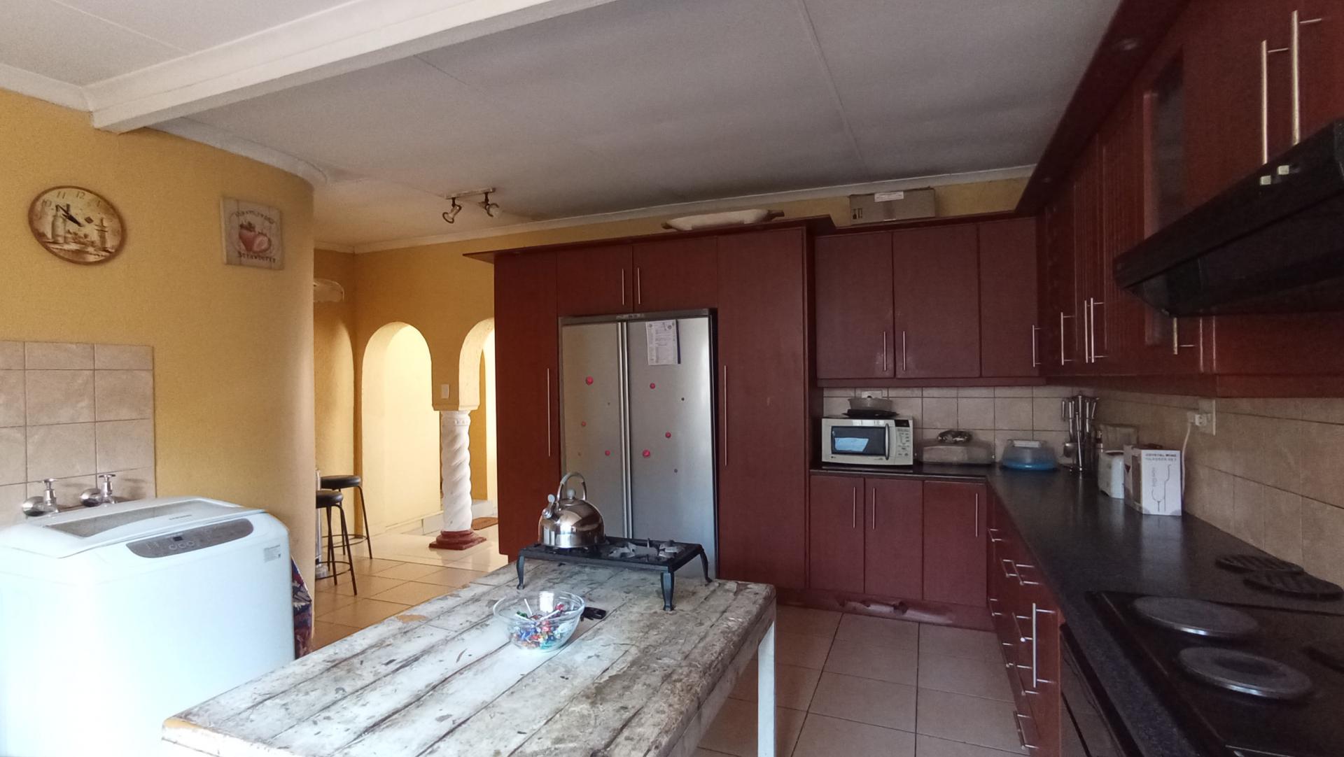 Kitchen - 20 square meters of property in Lindhaven