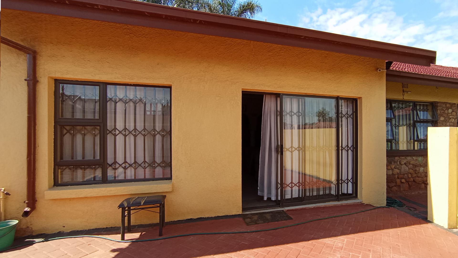 Front View of property in Lindhaven