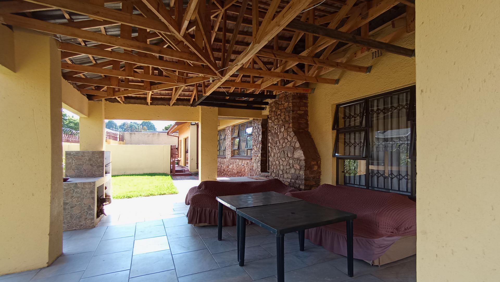 Patio - 30 square meters of property in Lindhaven