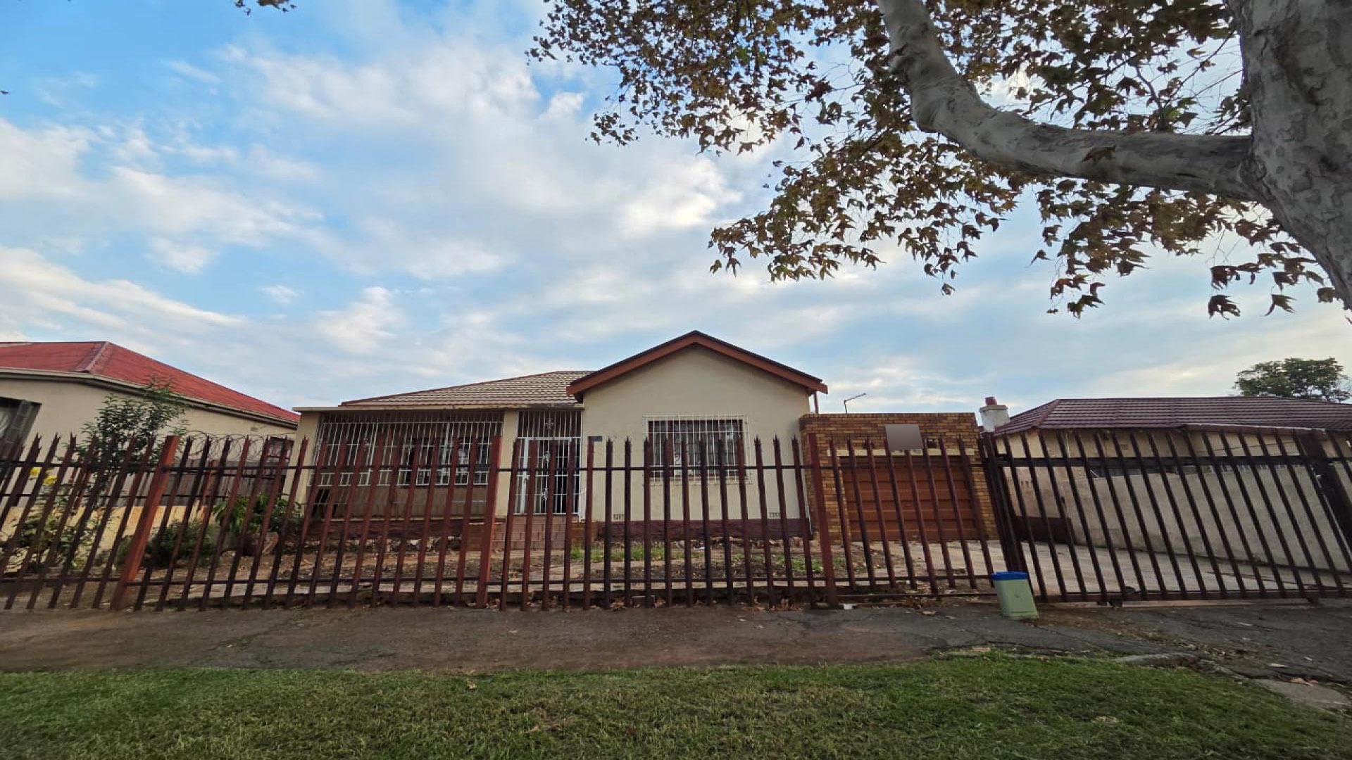 Front View of property in Forest Hill - JHB