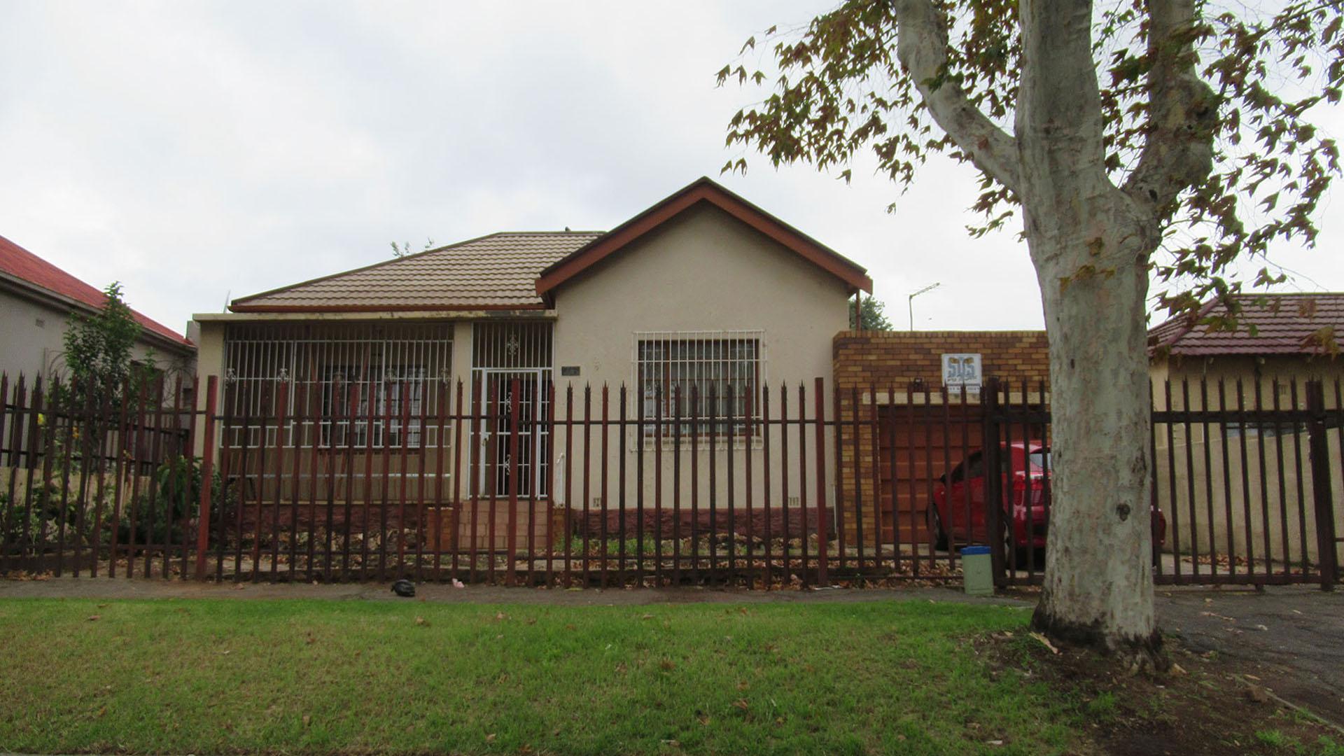 Front View of property in Forest Hill - JHB