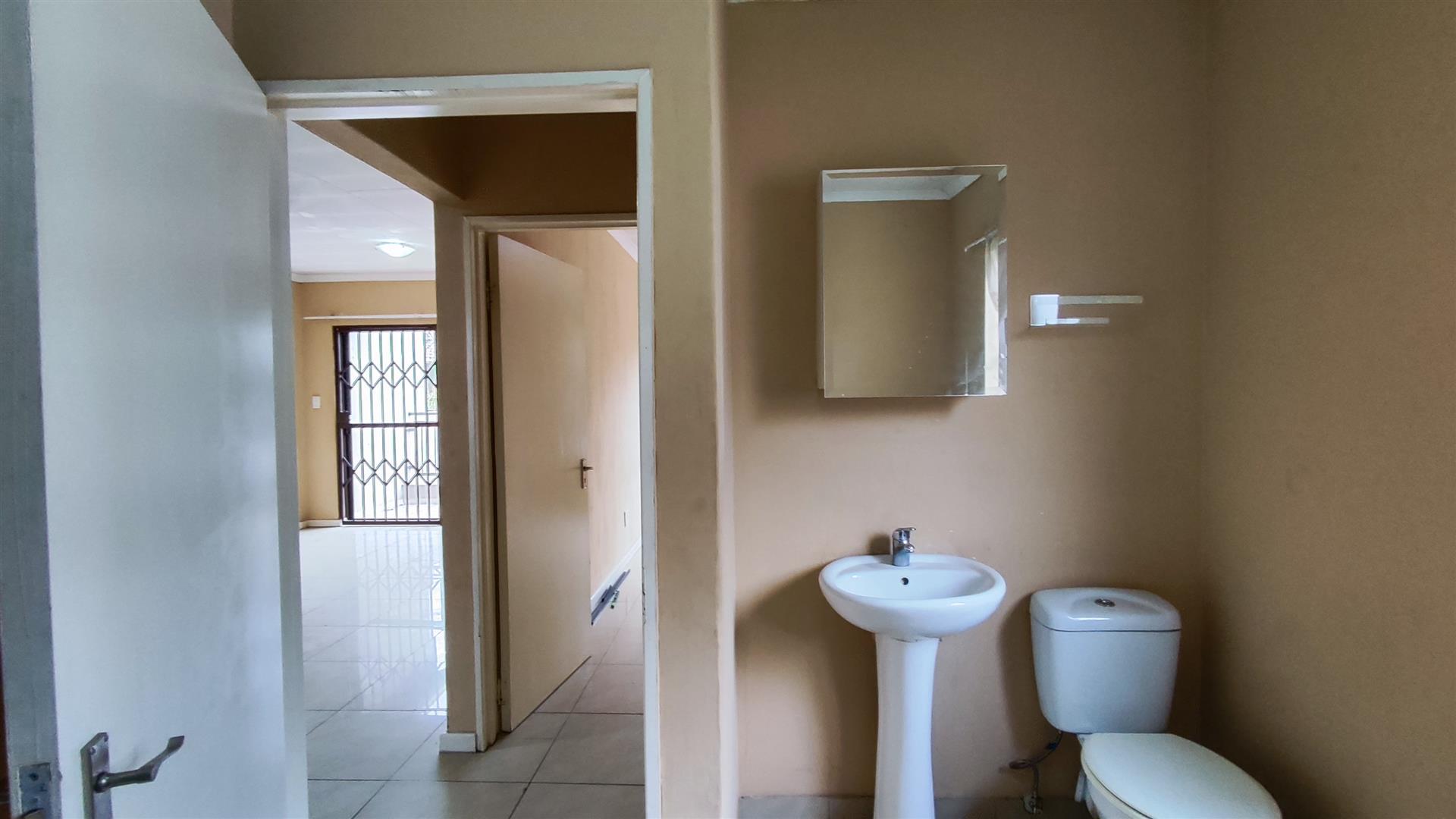 Bathroom 1 - 7 square meters of property in Brentwood Park AH