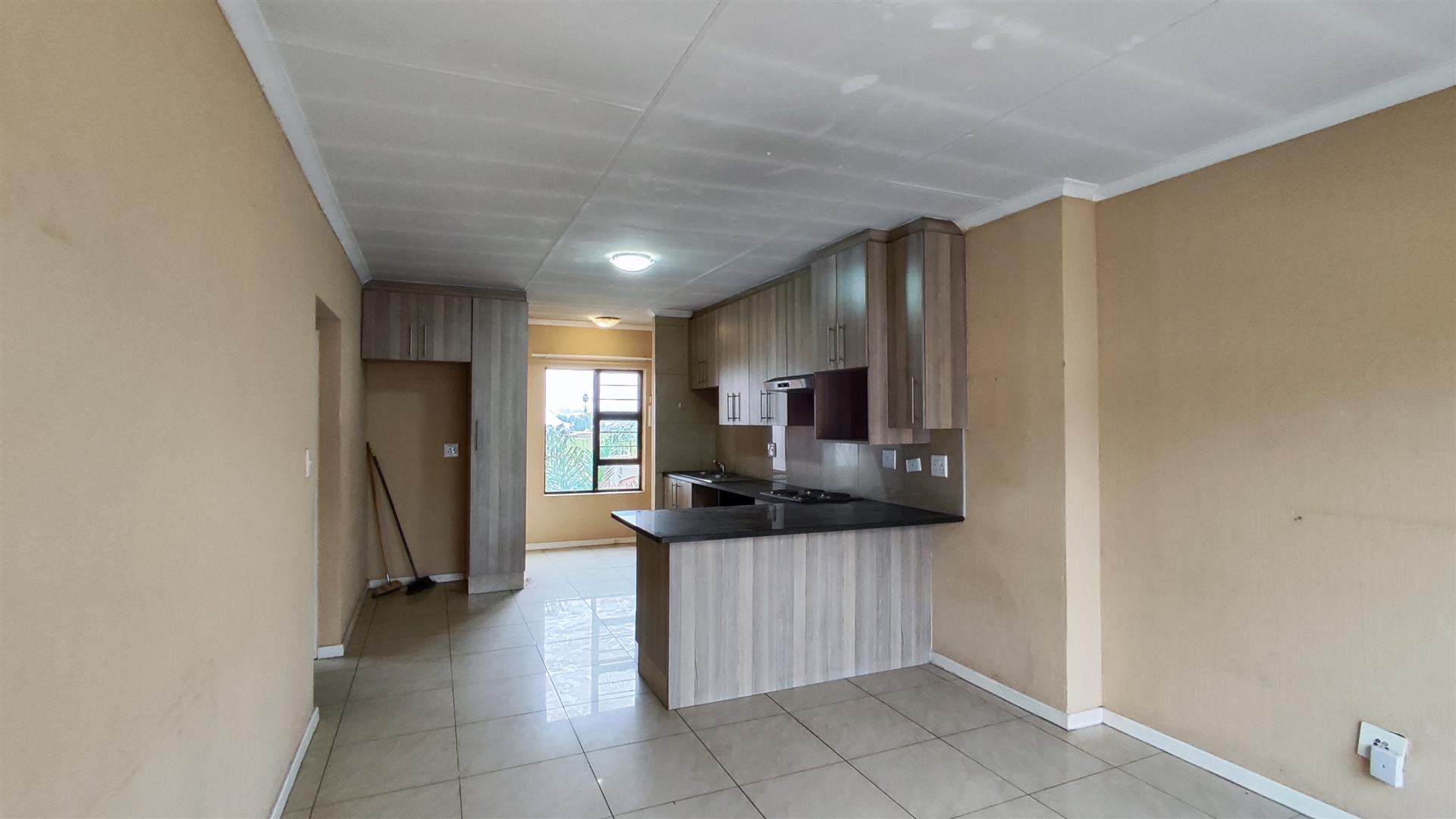 Lounges - 17 square meters of property in Brentwood Park AH