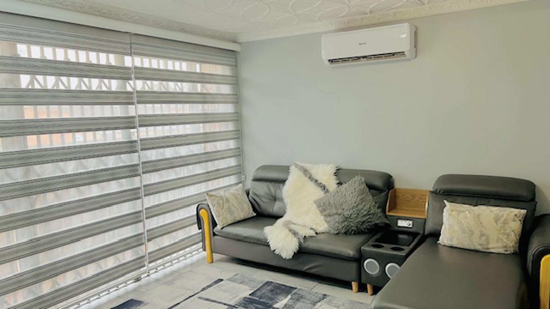 Lounges - 17 square meters of property in Sunford