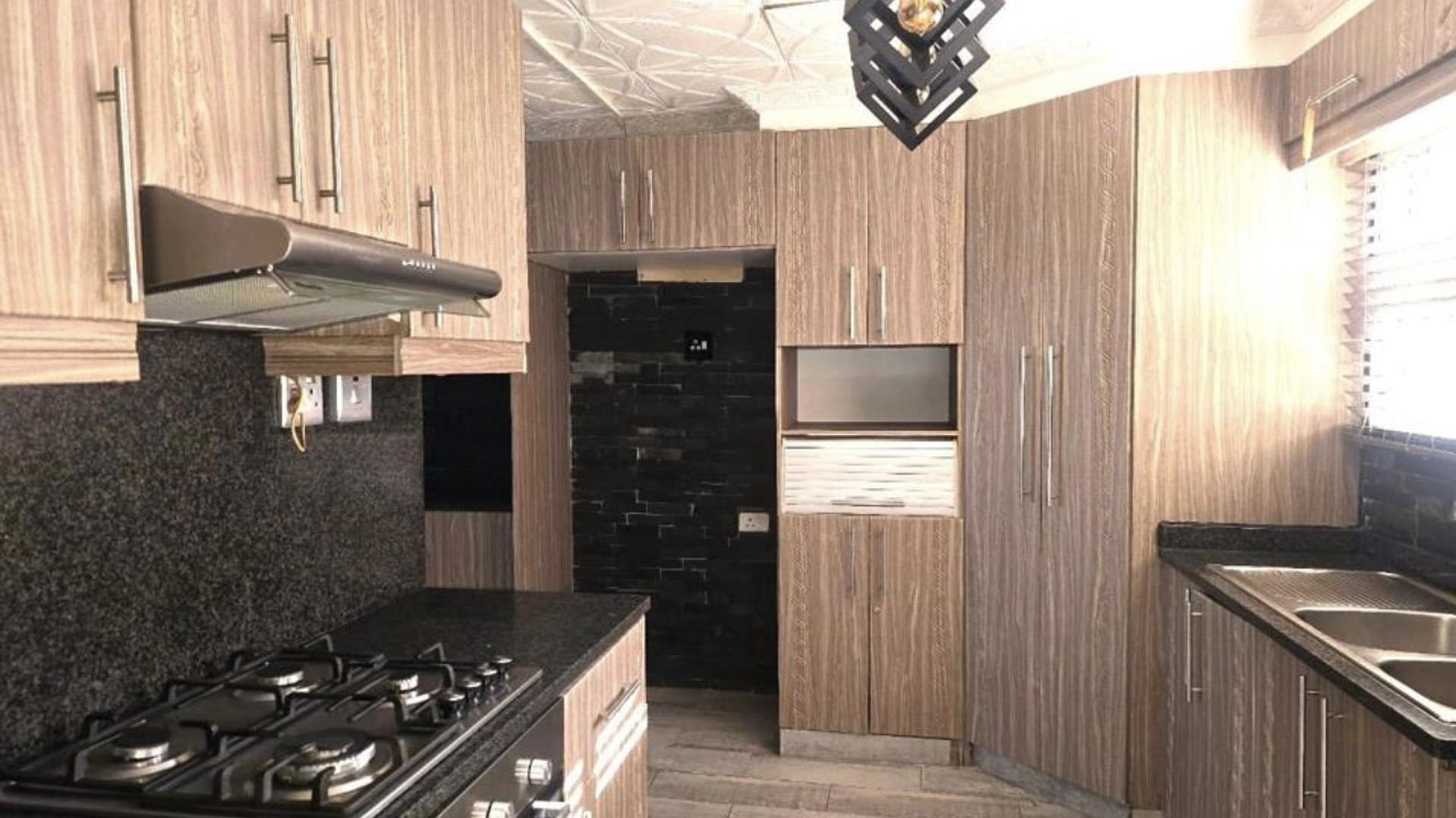 Kitchen - 22 square meters of property in Sunford