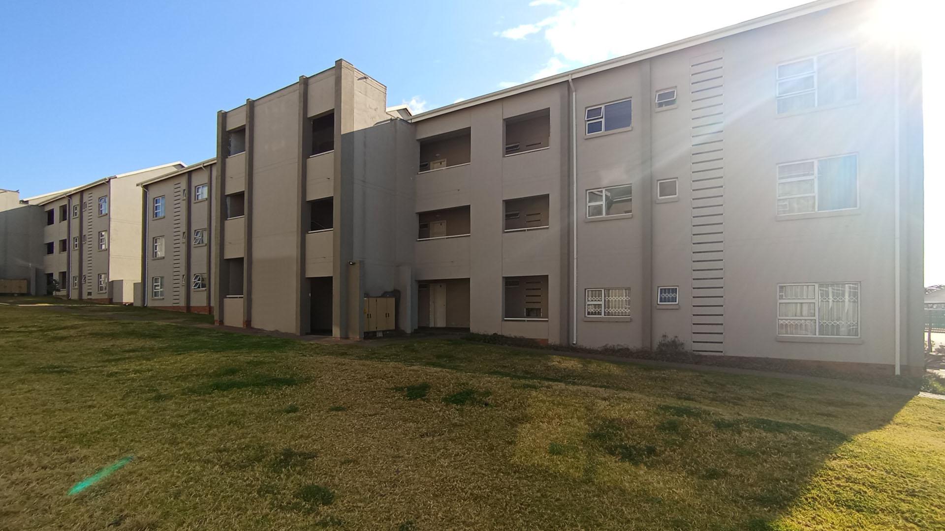 Front View of property in Blue Hills