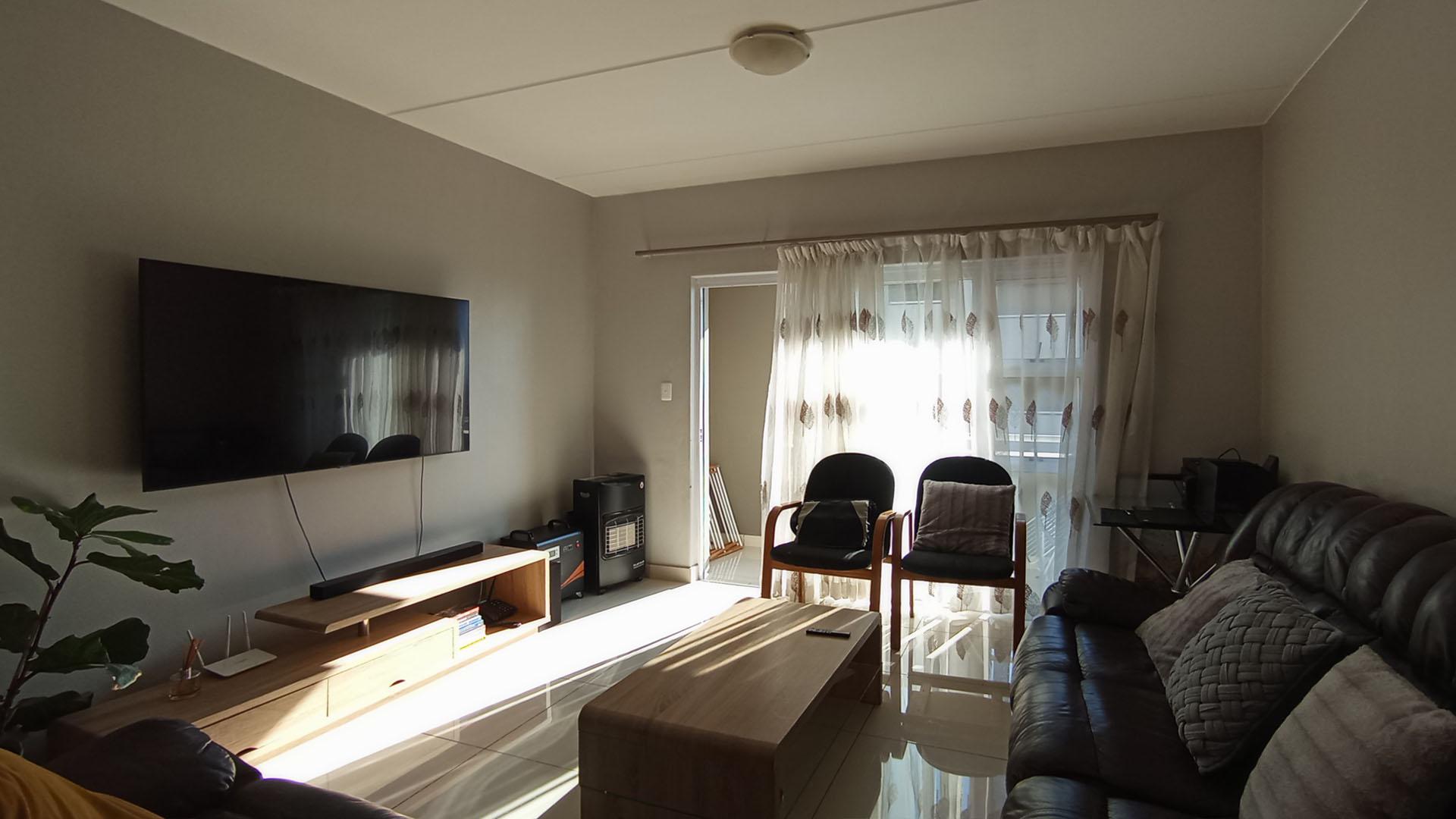 Lounges - 26 square meters of property in Blue Hills