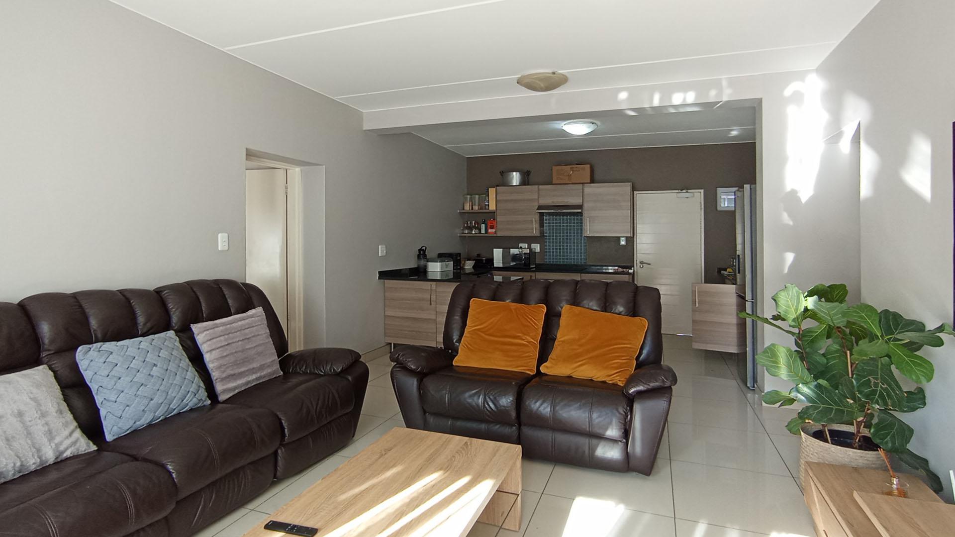 Lounges - 26 square meters of property in Blue Hills