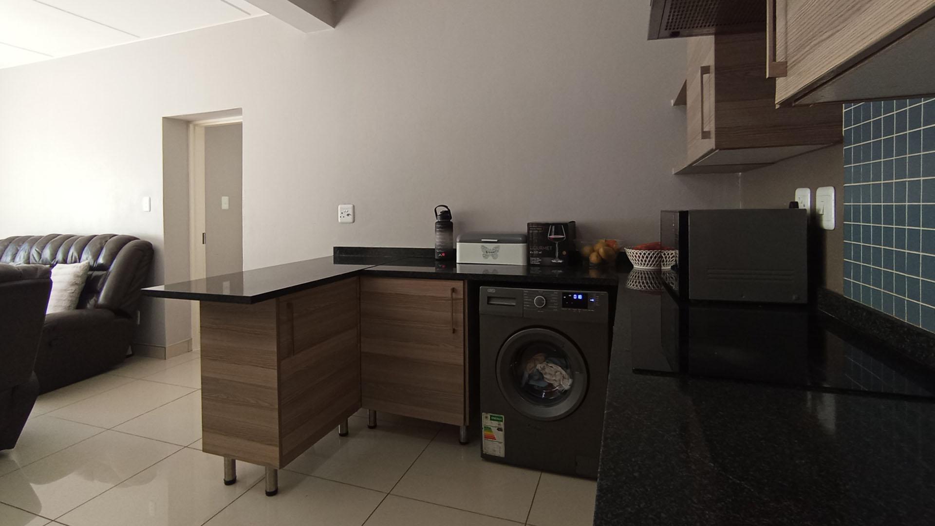 Kitchen - 14 square meters of property in Blue Hills