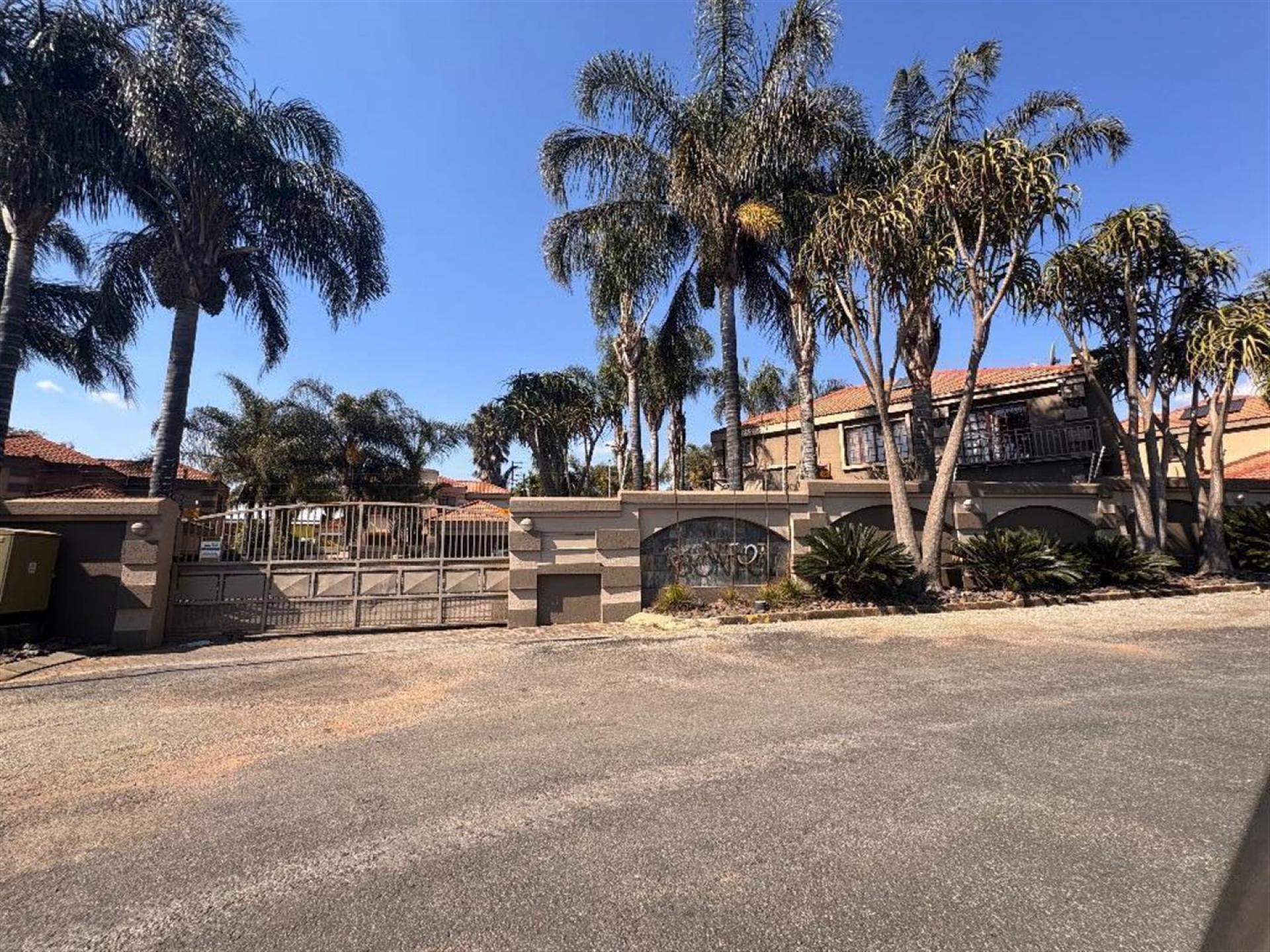 Front View of property in Bonaero Park