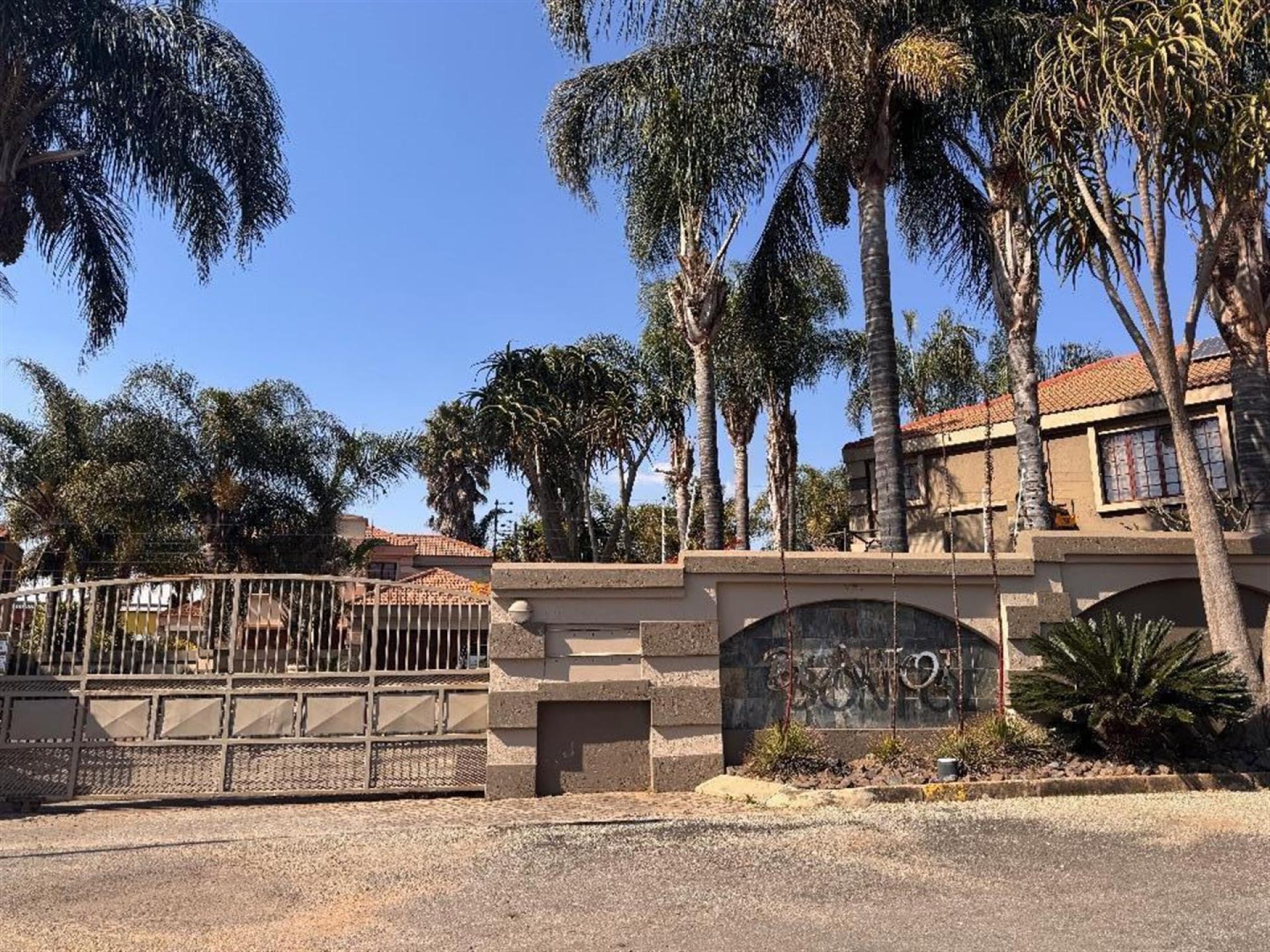 Front View of property in Bonaero Park