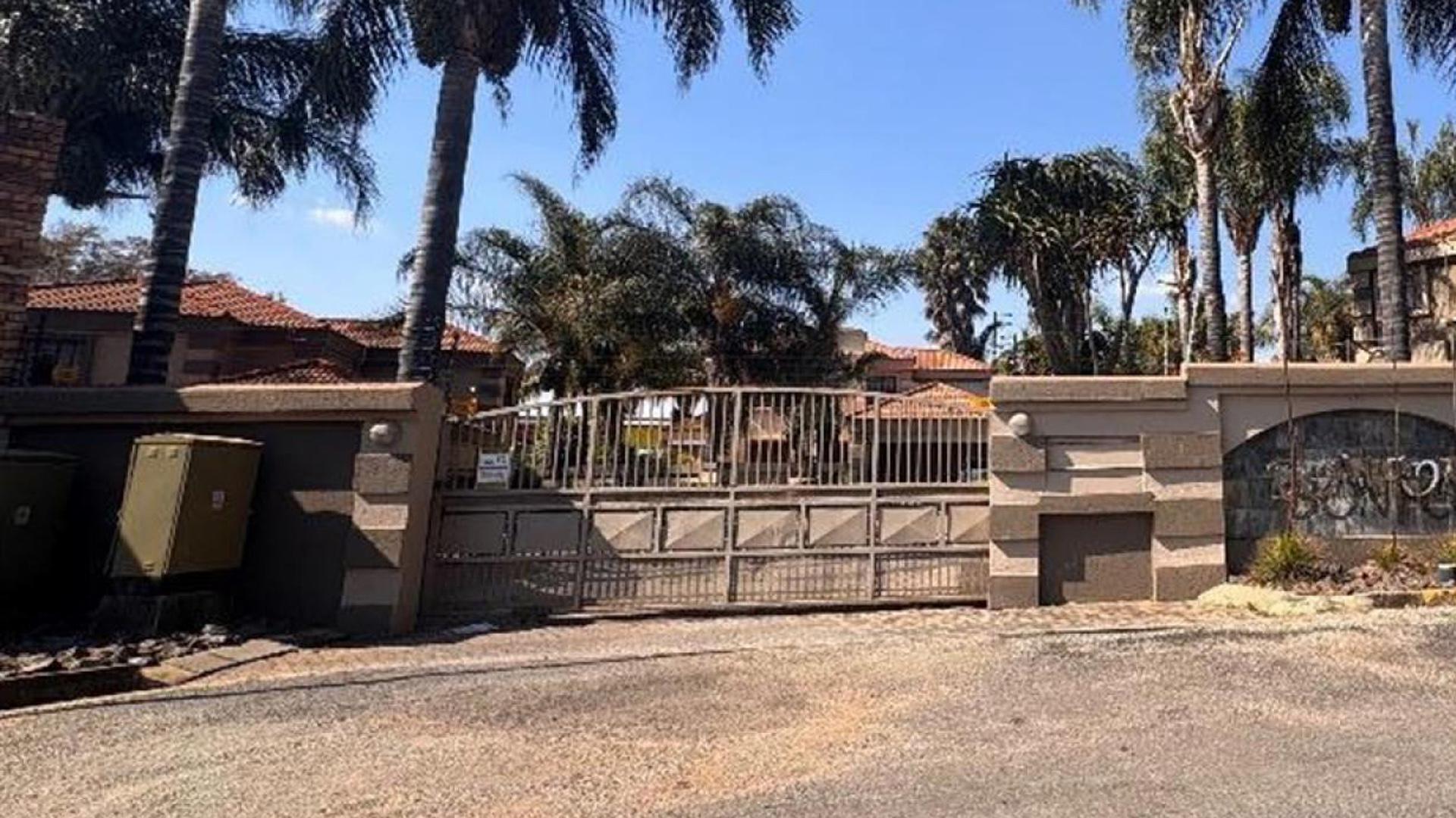 Front View of property in Bonaero Park